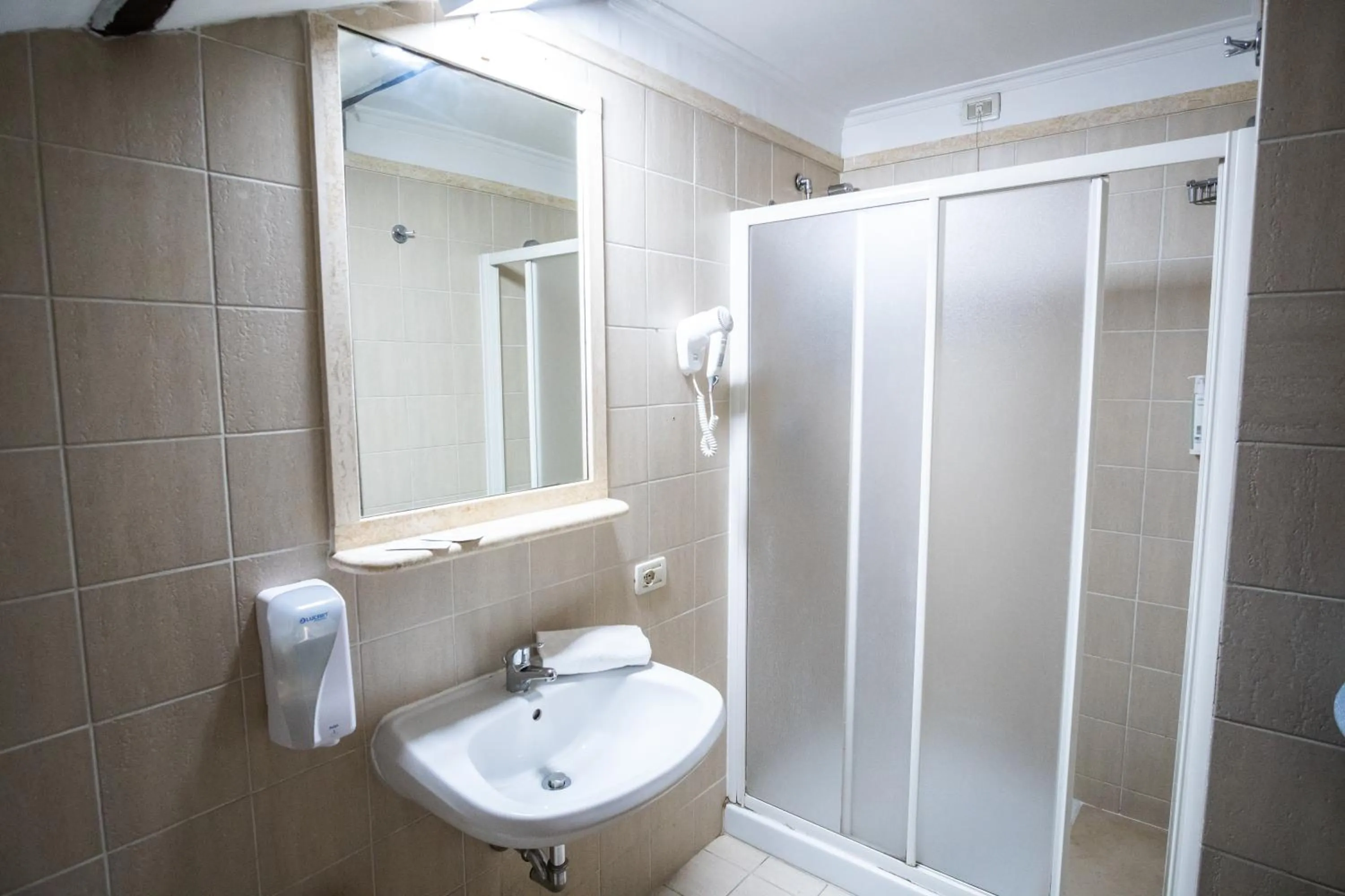 Toilet in Hotel Center 2