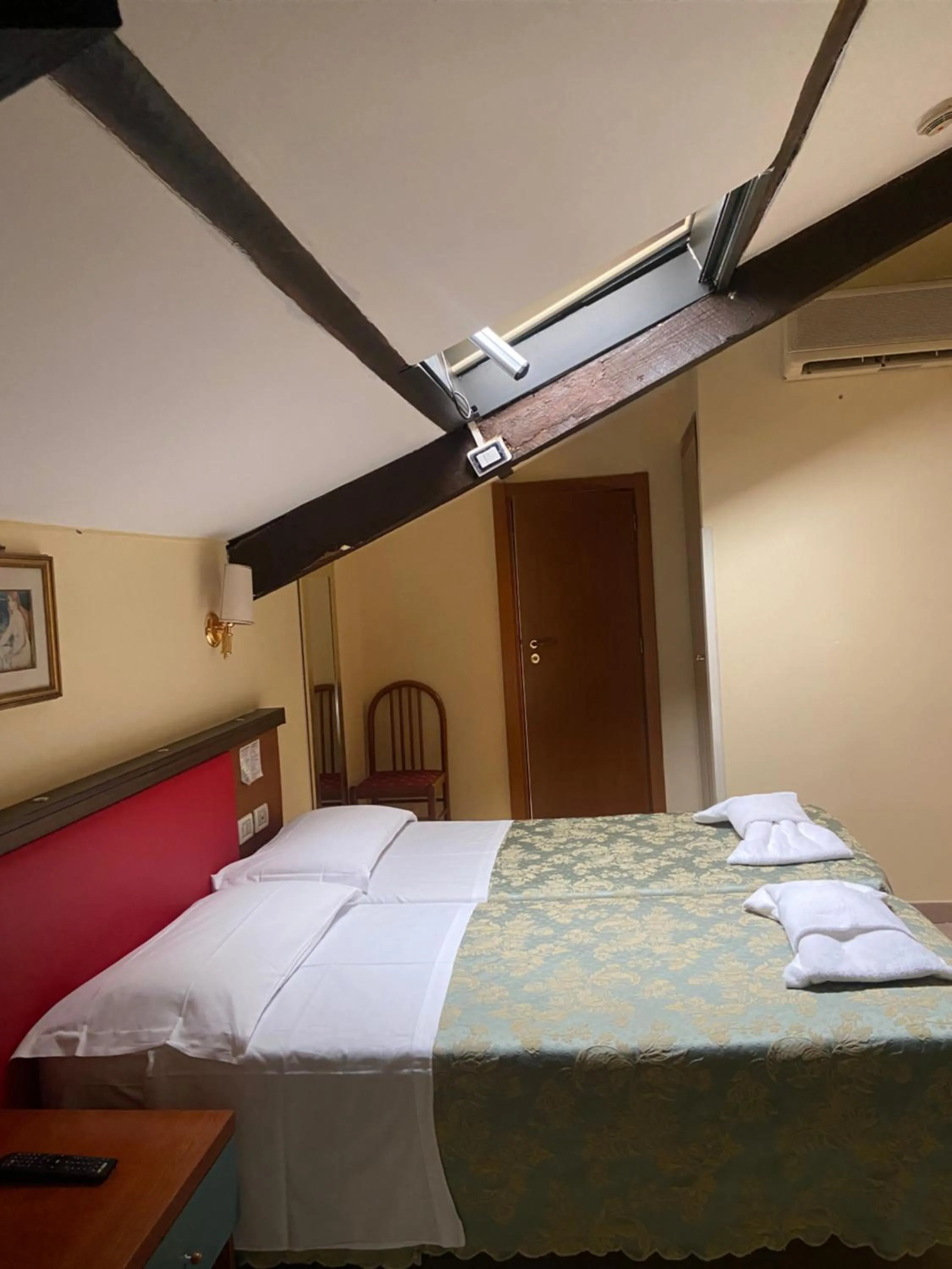 Bed in Hotel Center 2