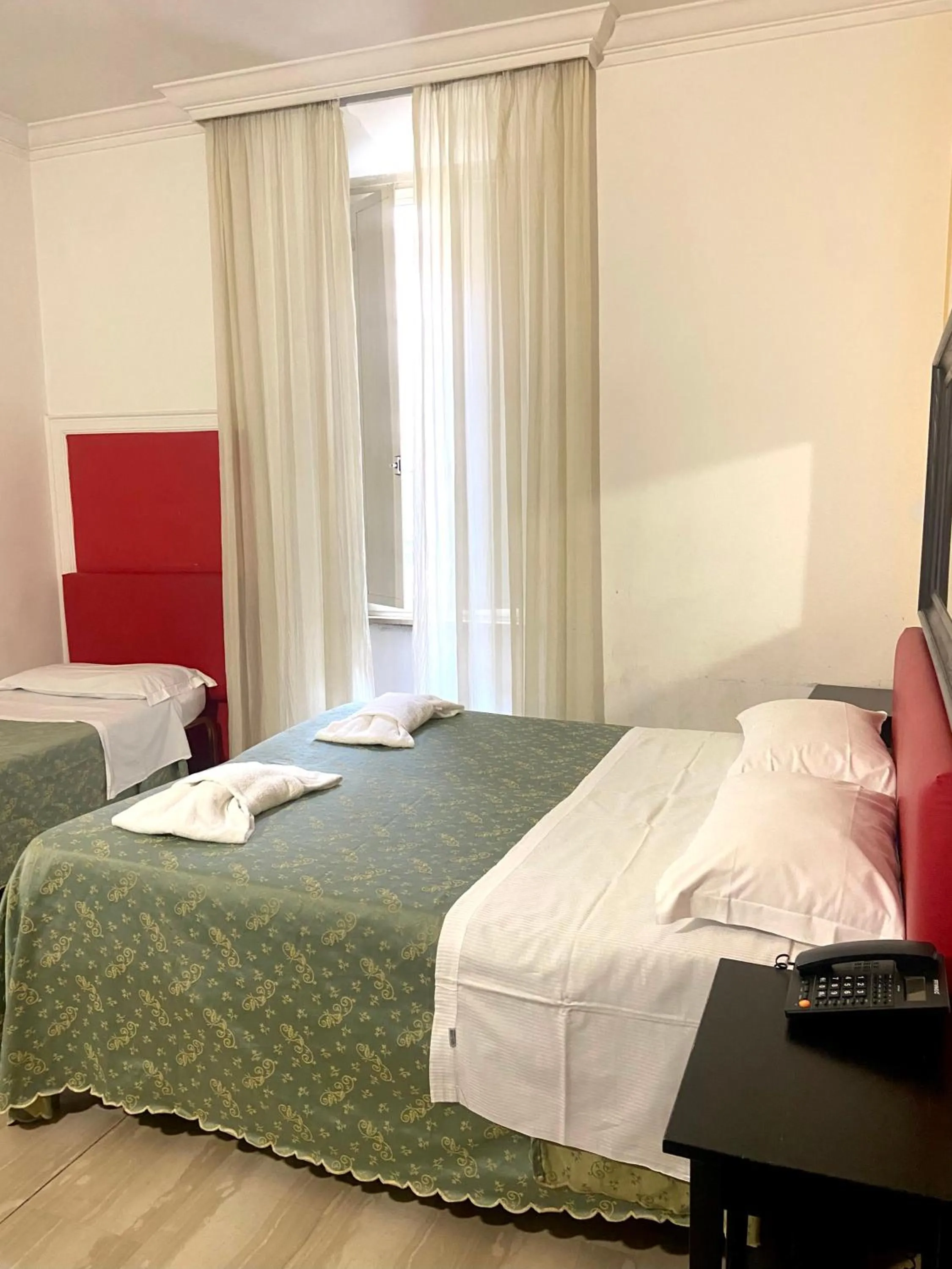 Bed in Hotel Center 2