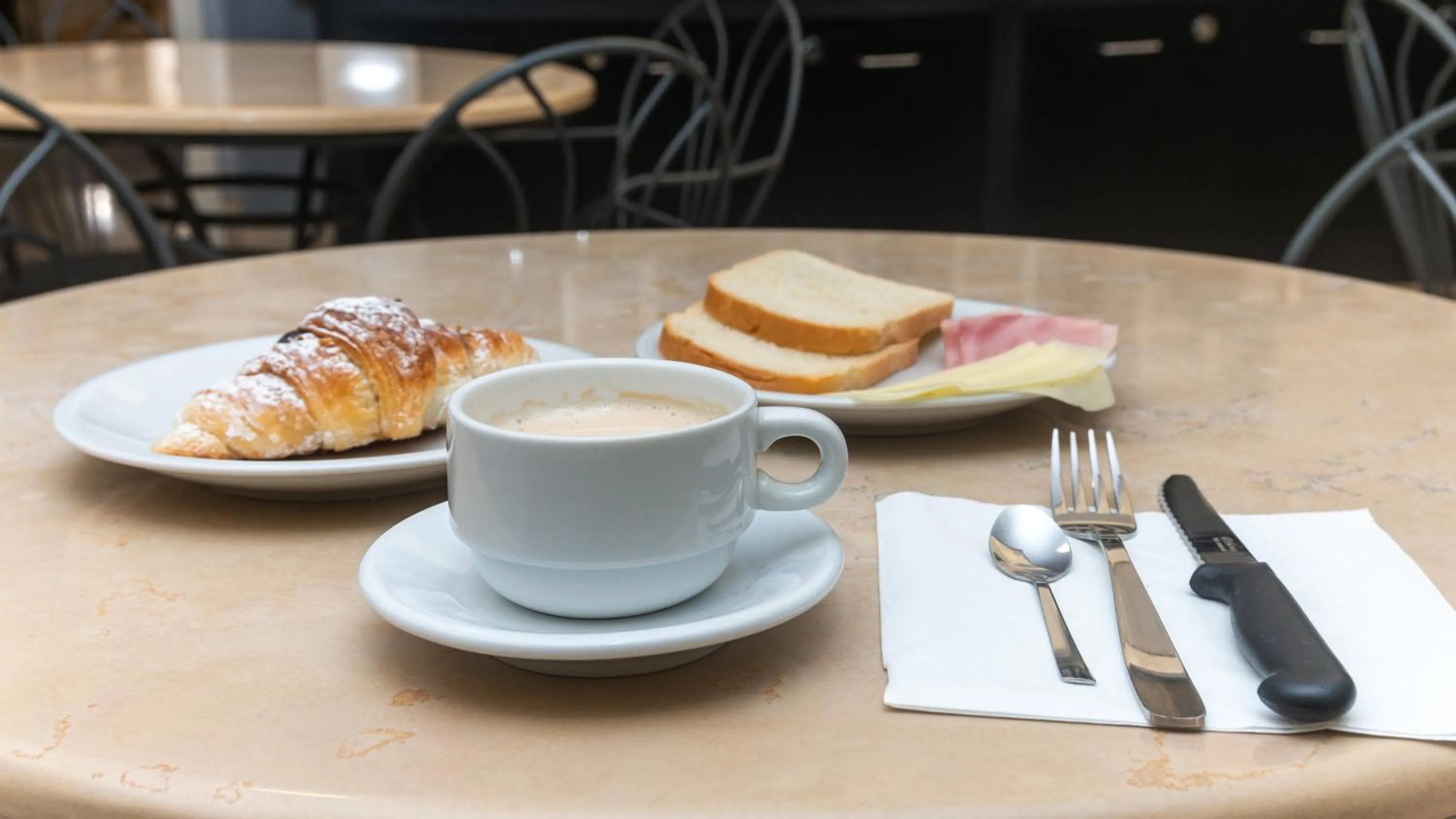 Breakfast in Hotel Center 2