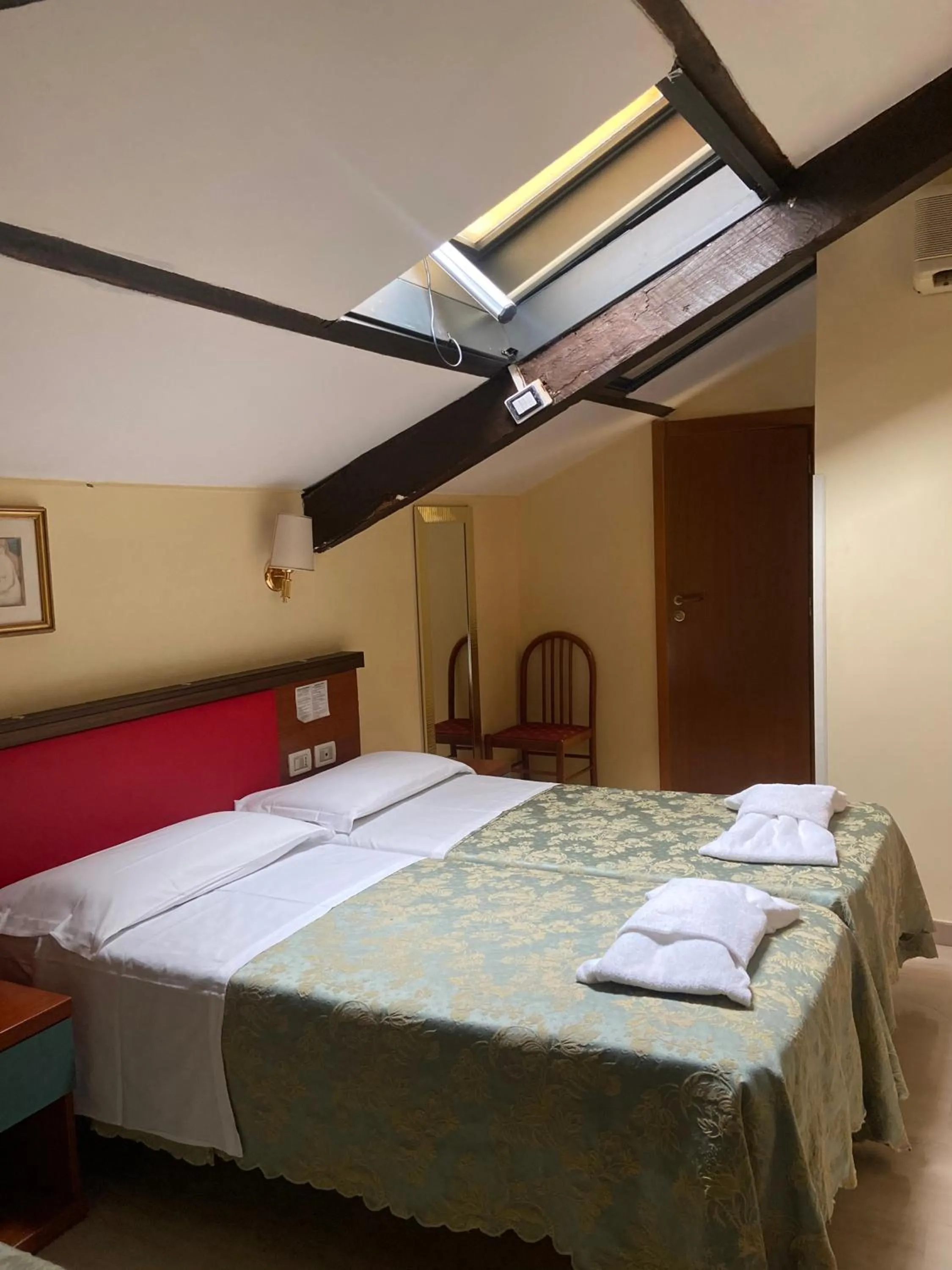 Bed in Hotel Center 2