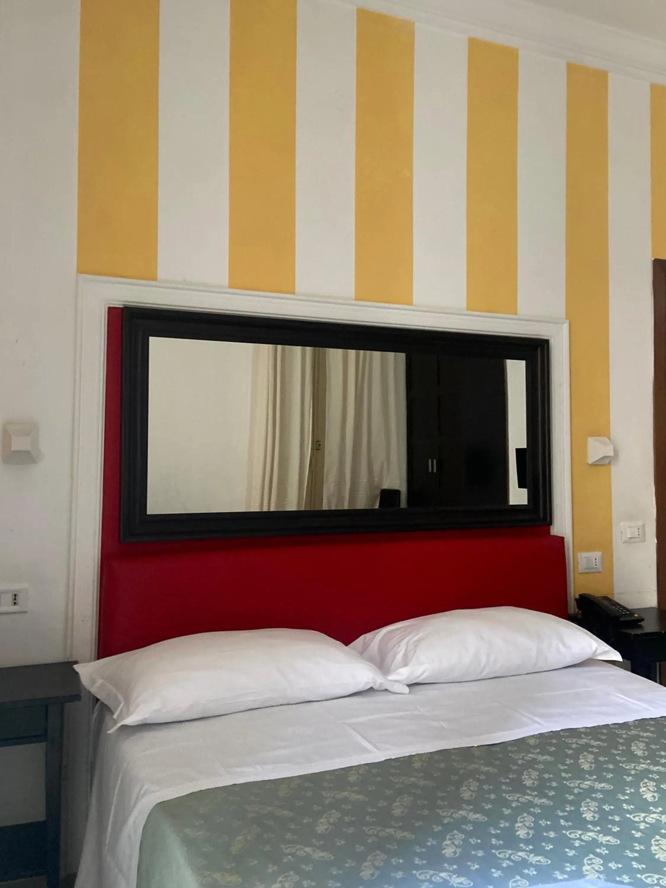 Bed in Hotel Center 2