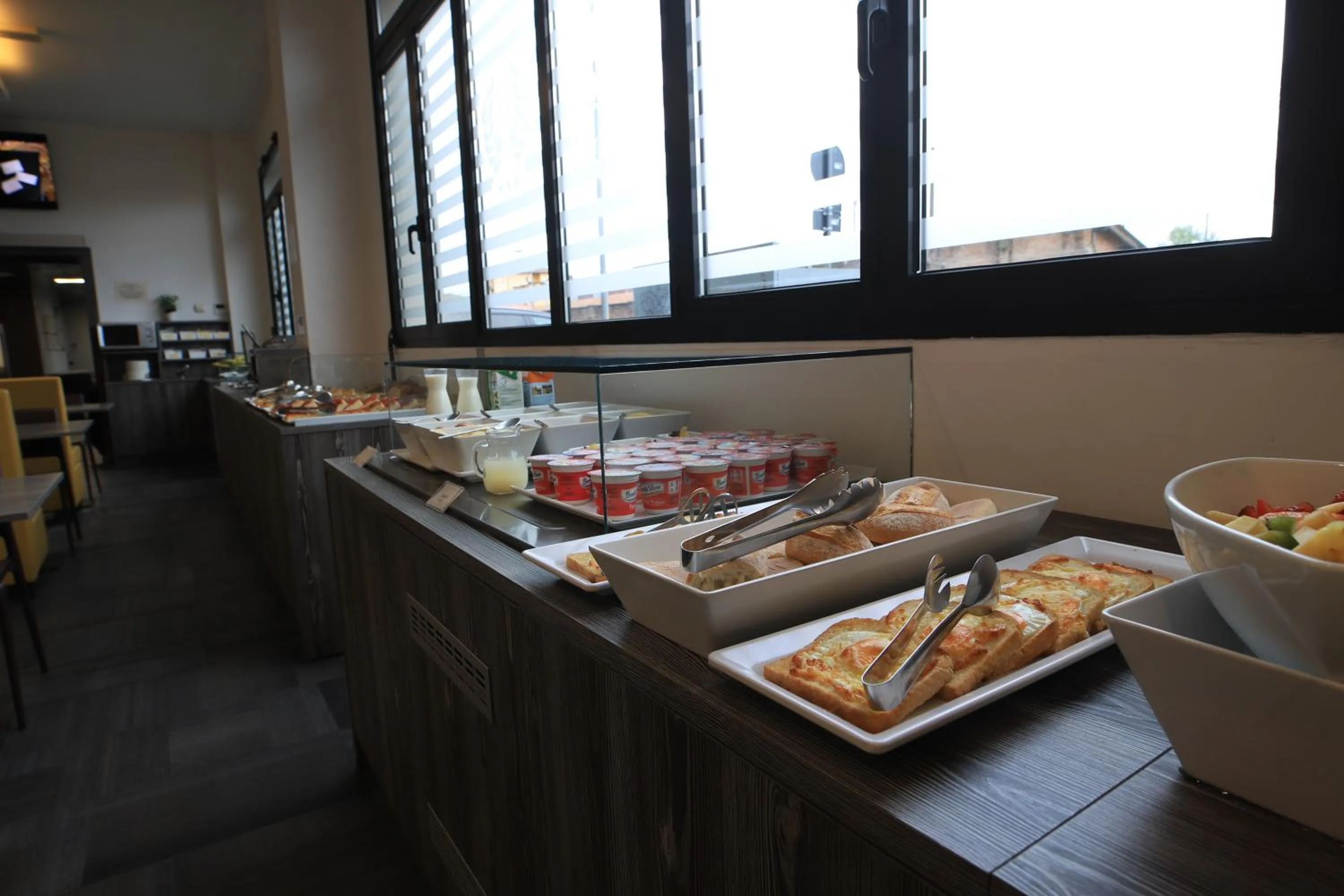 Food and drinks in Tiby Hotel