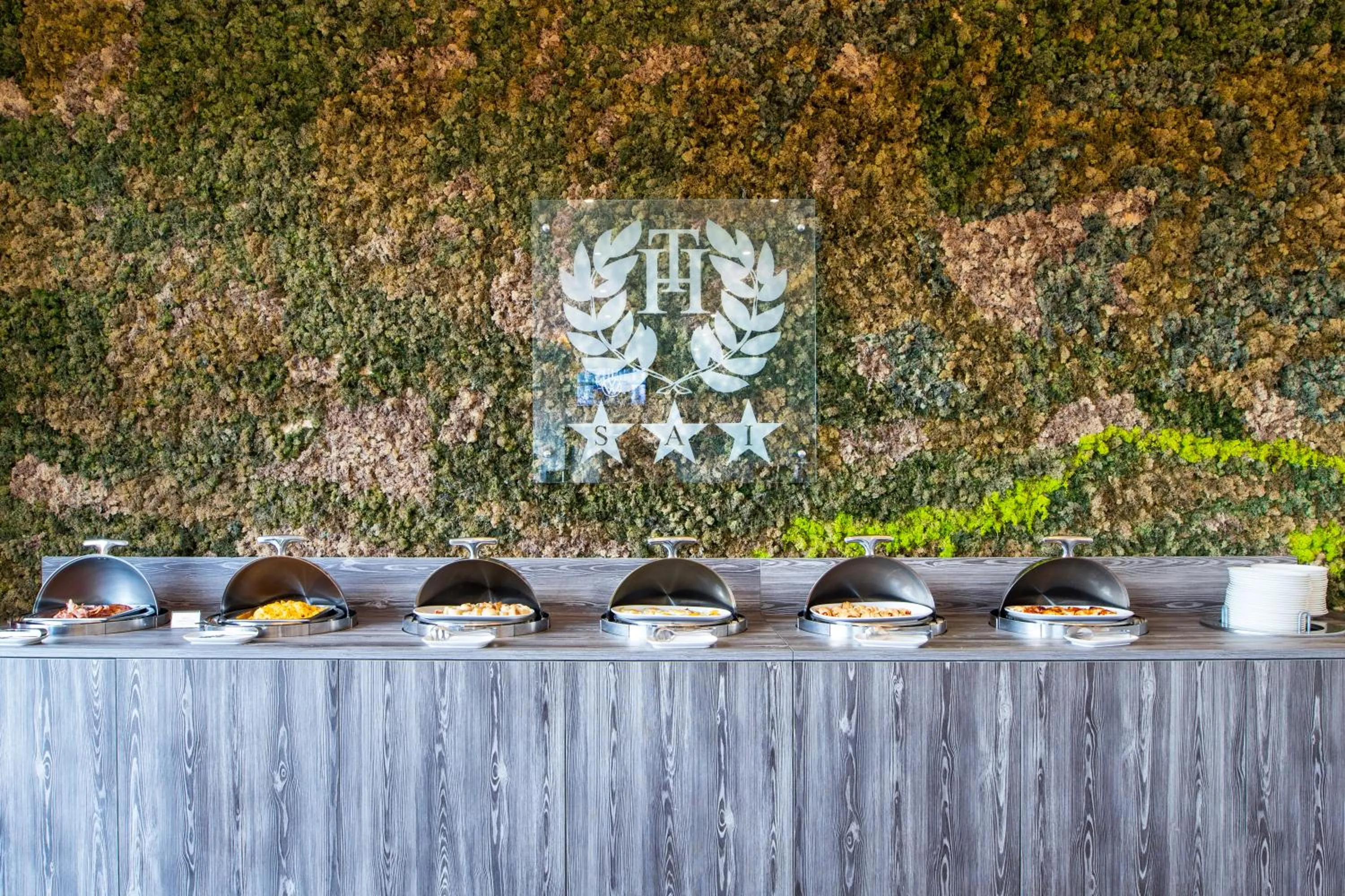 Food and drinks in Tiby Hotel