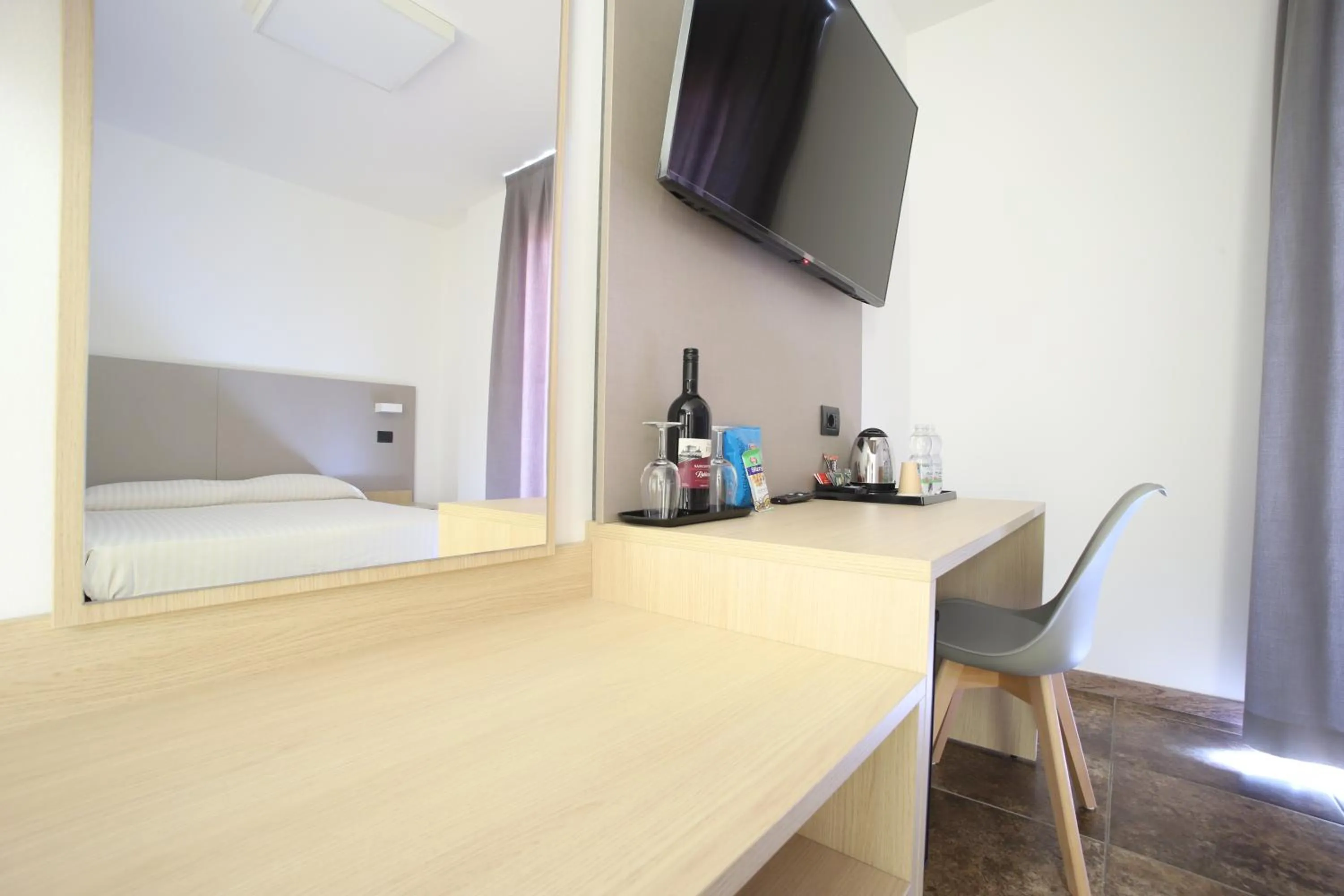 TV and multimedia in Tiby Hotel