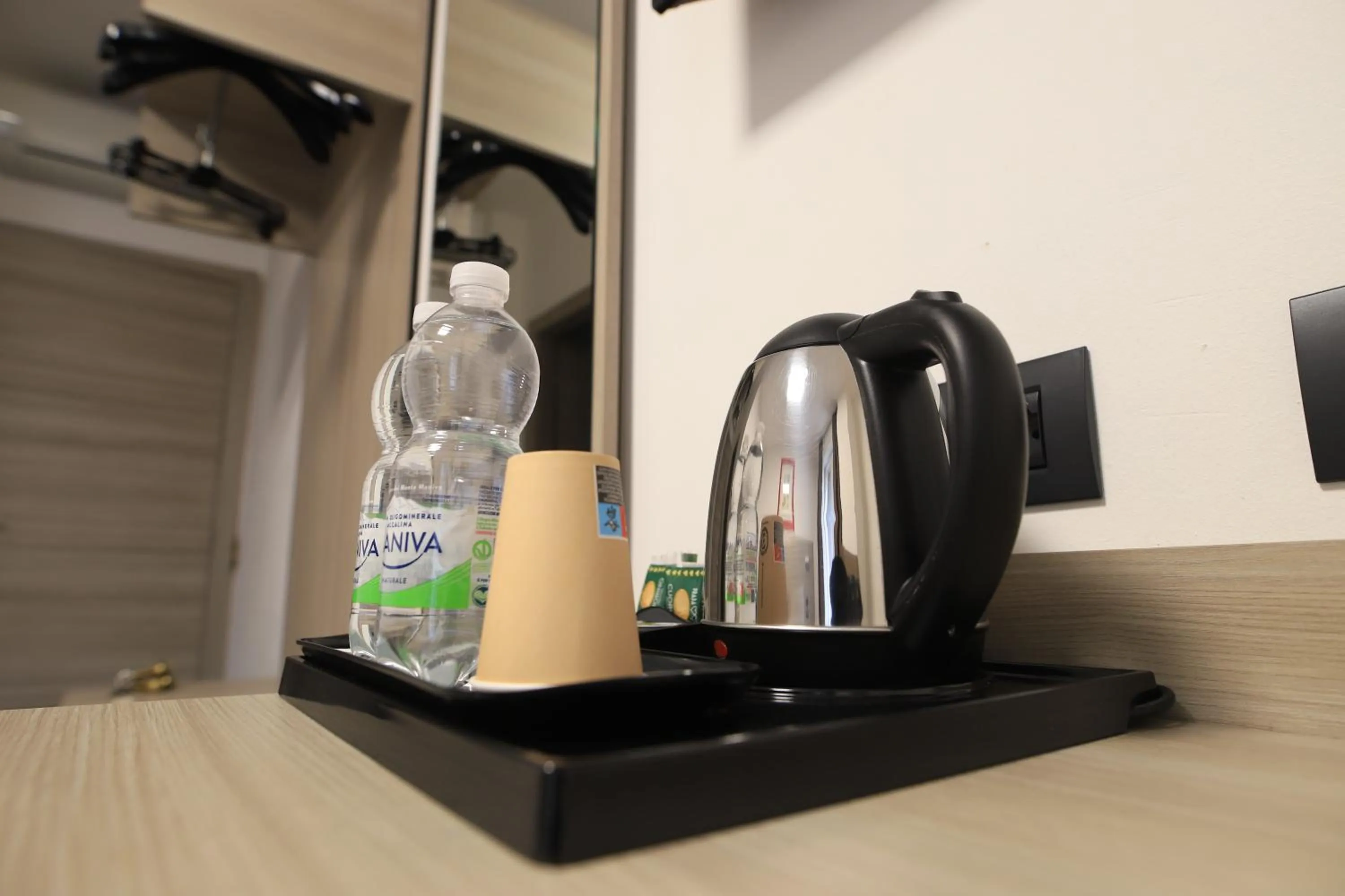 Coffee/tea facilities in Tiby Hotel