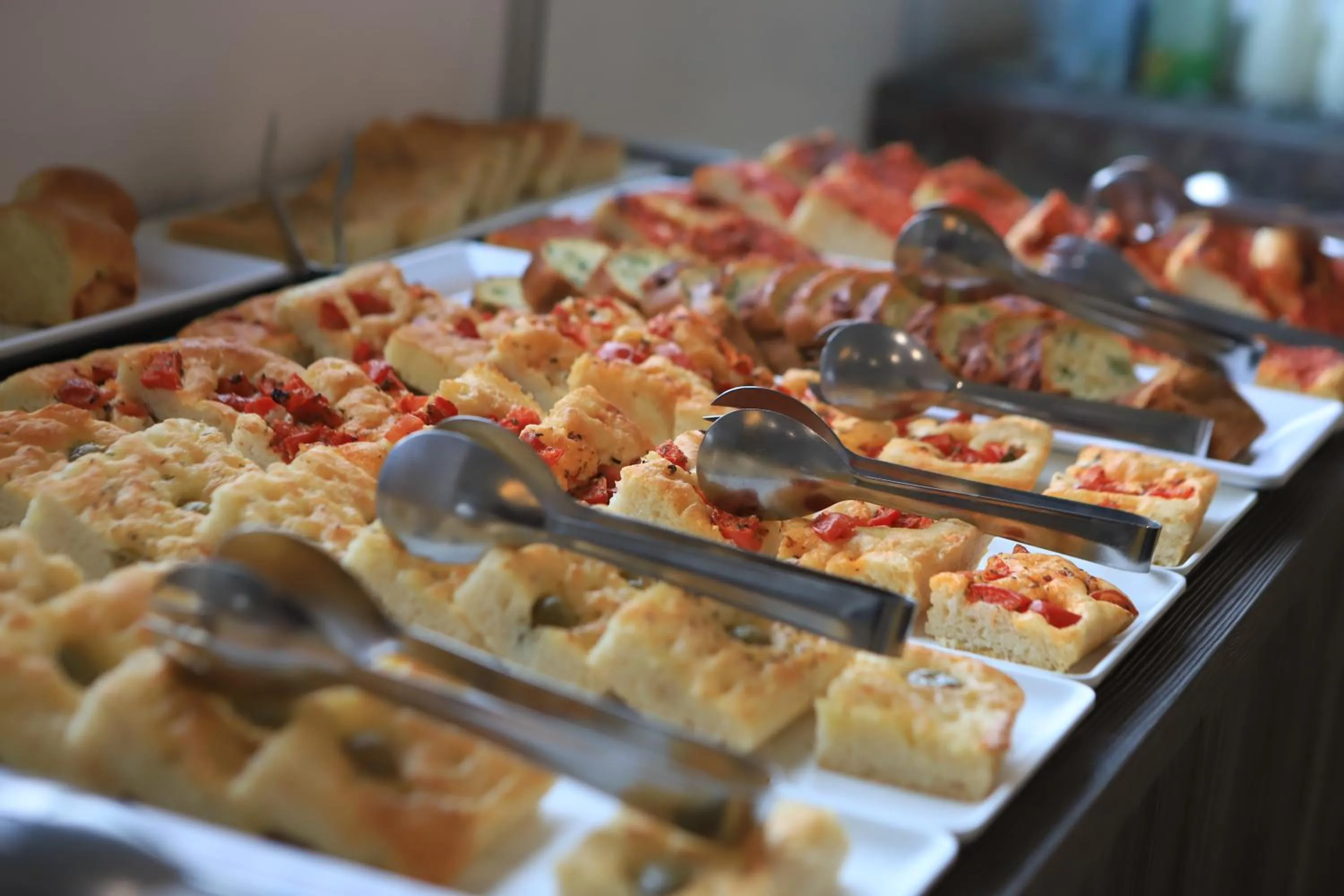 Food and drinks in Tiby Hotel