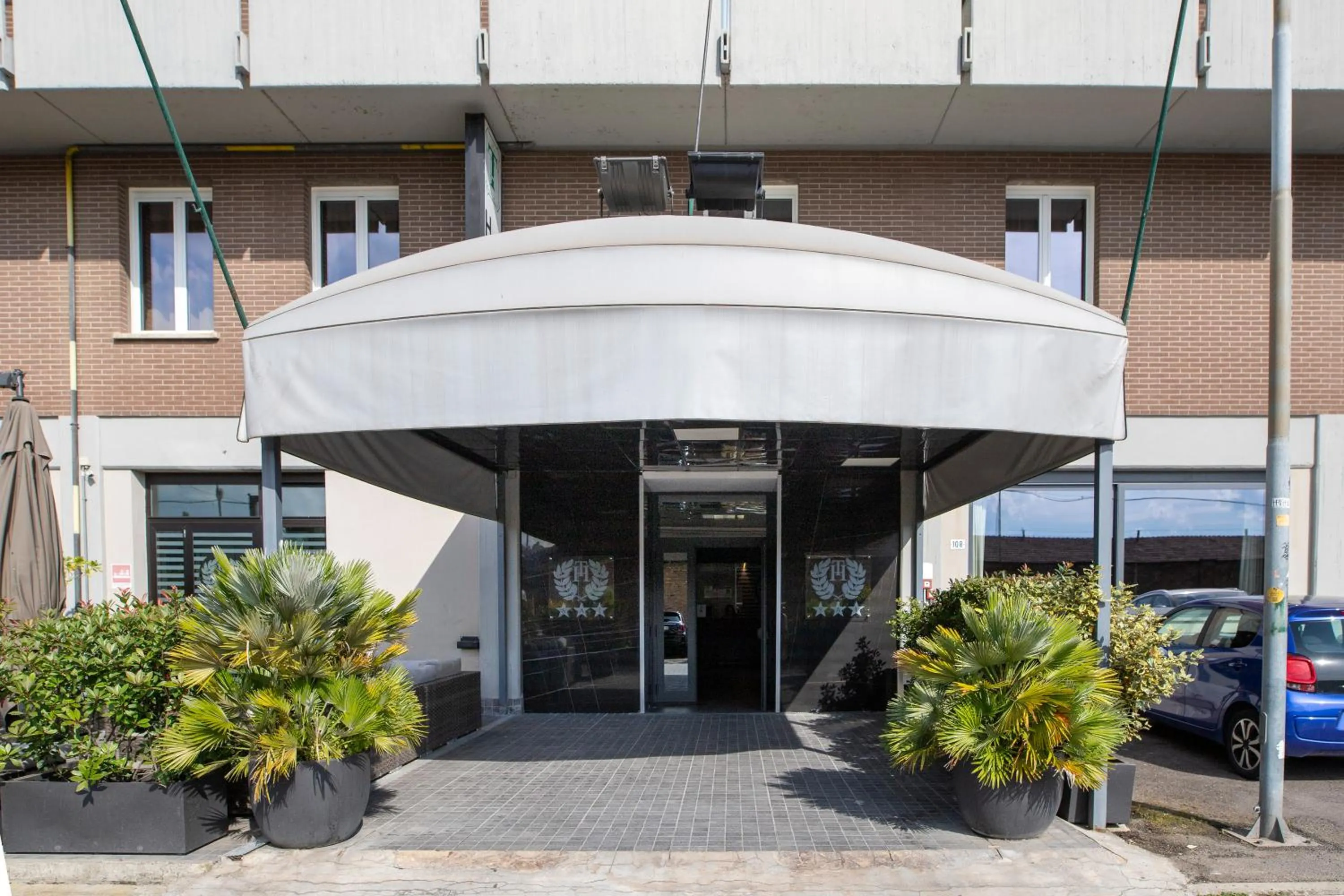 Property building in Tiby Hotel