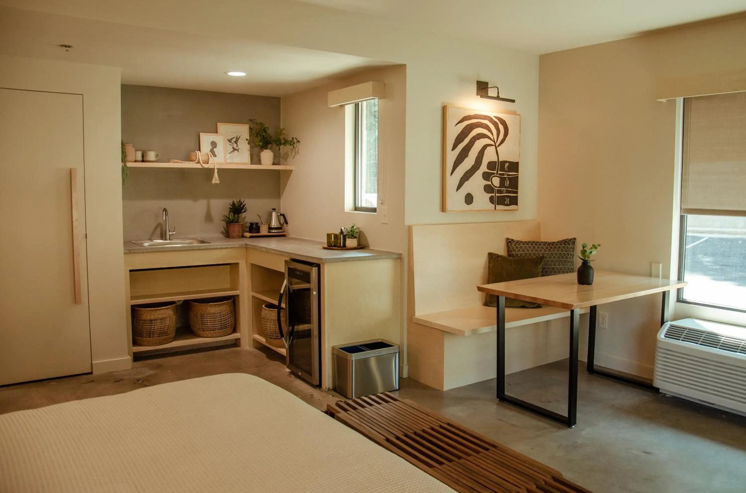 Kitchen or kitchenette, Bed in Brut Hotel