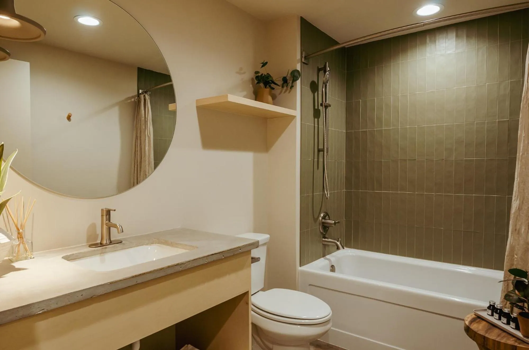 Shower in Brut Hotel