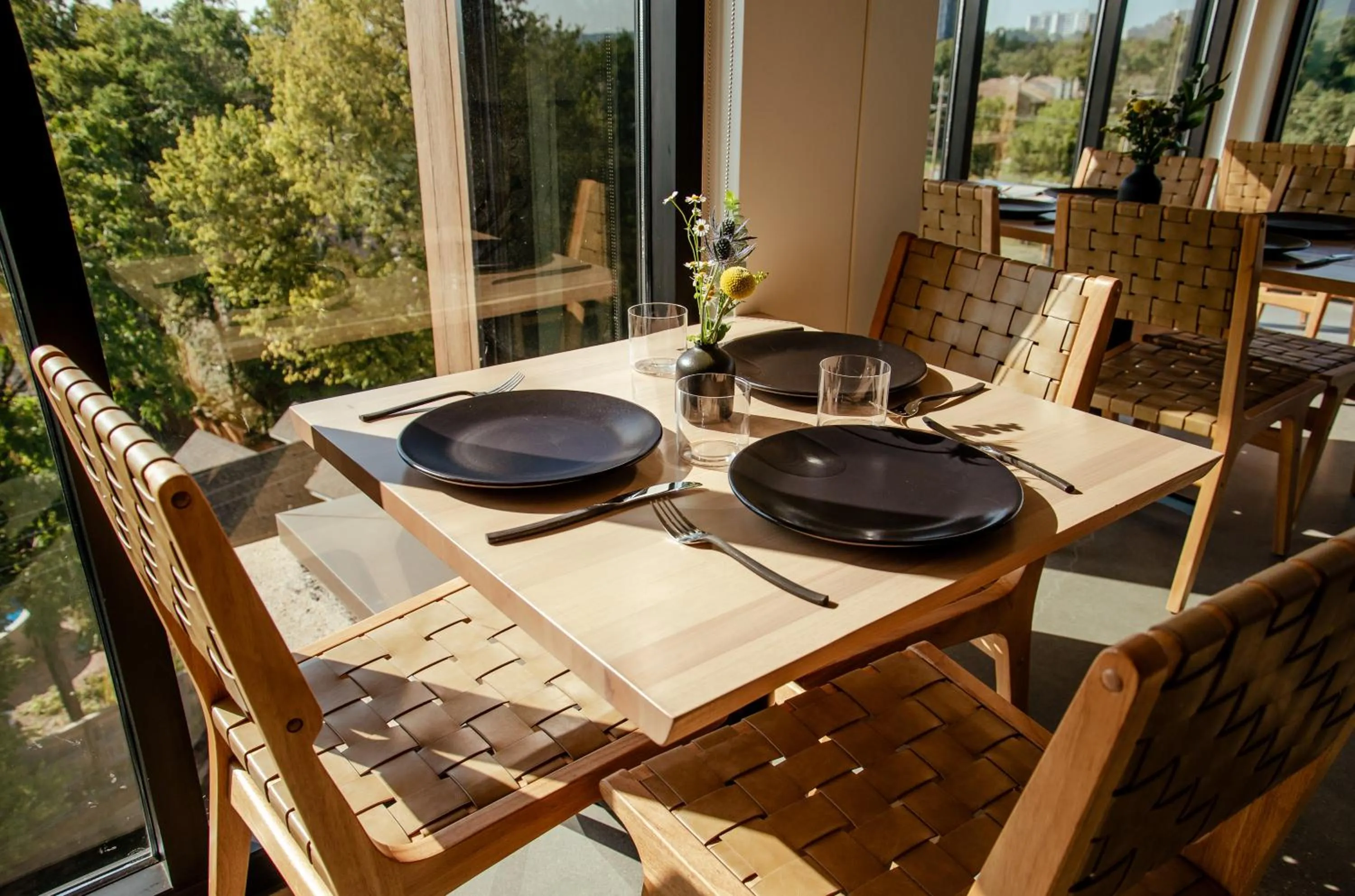 Restaurant/places to eat in Brut Hotel