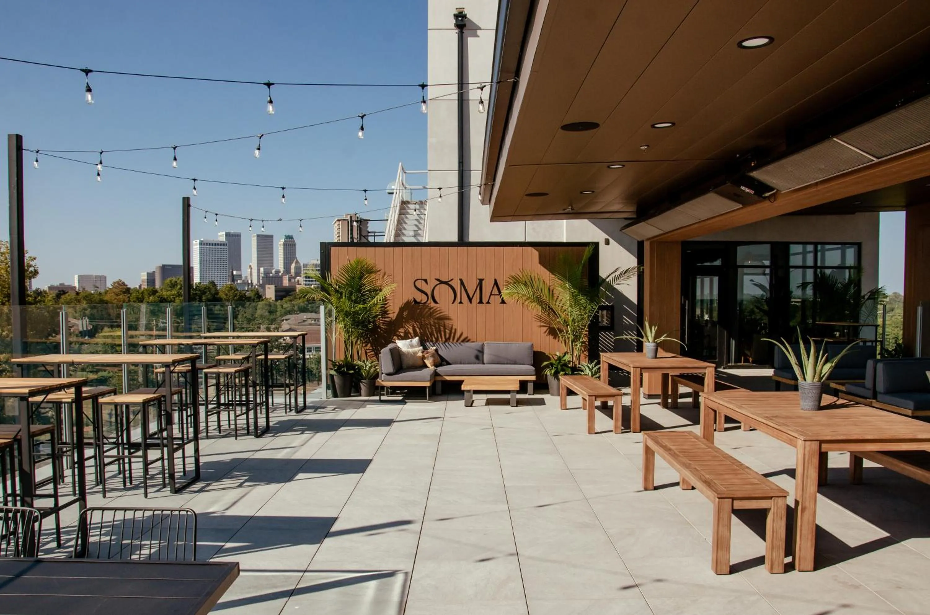 Restaurant/places to eat in Brut Hotel