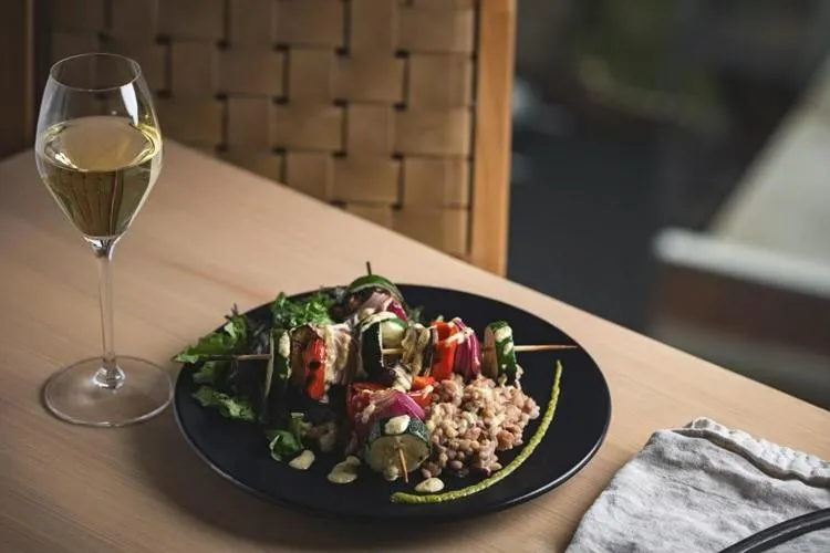 Restaurant/places to eat in Brut Hotel