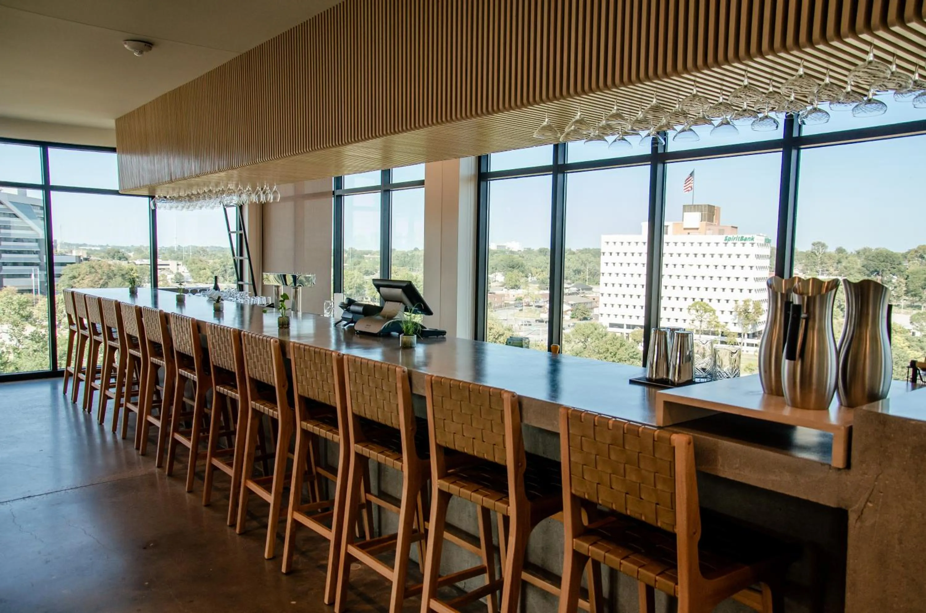 Restaurant/places to eat in Brut Hotel