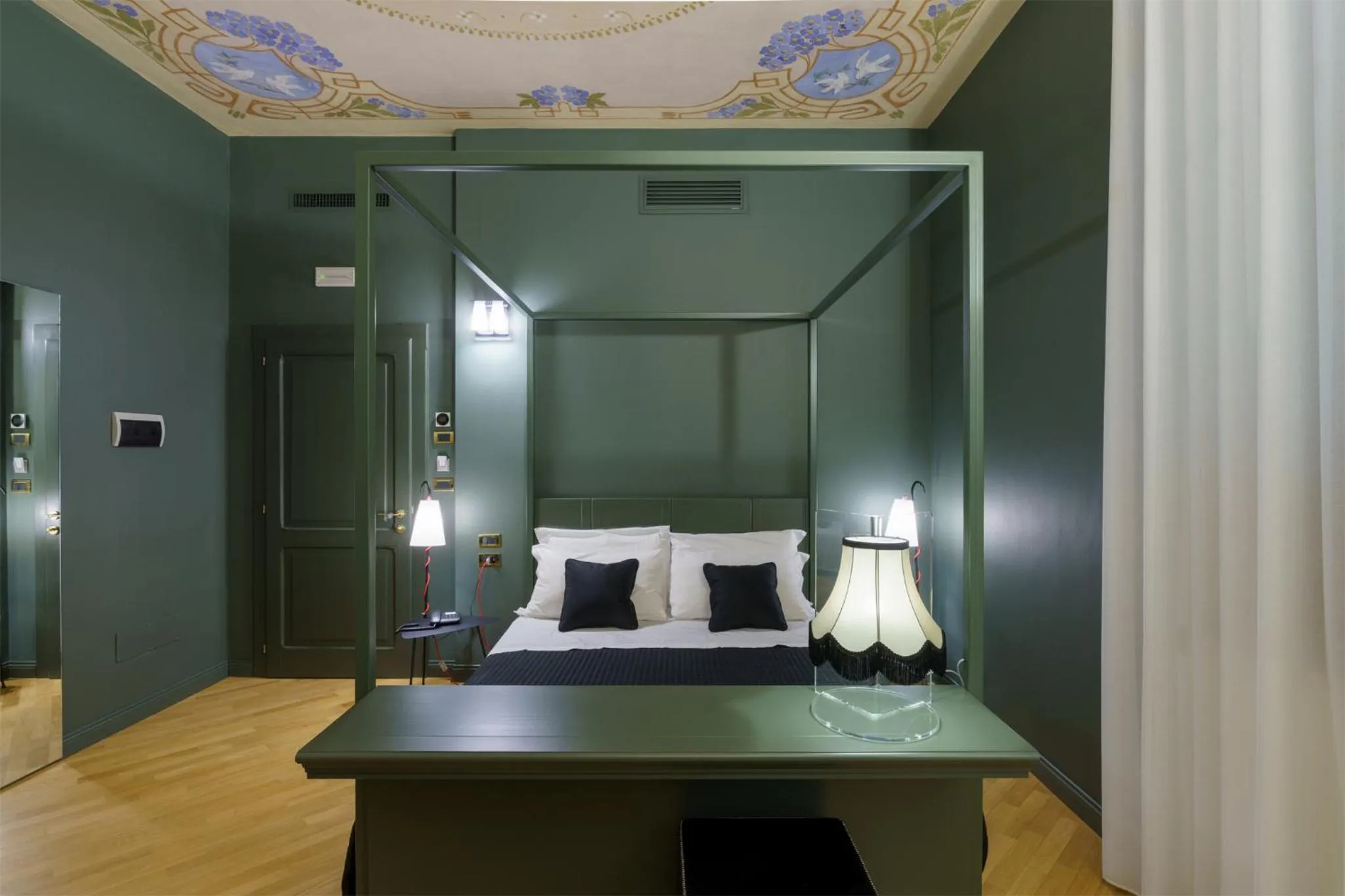Bed in Villa Raffaello Park Hotel