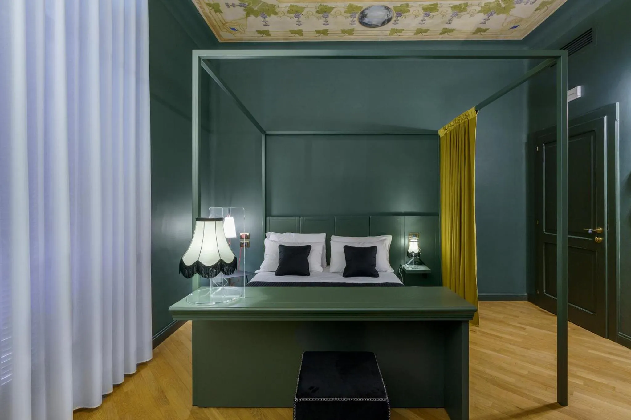 Bed in Villa Raffaello Park Hotel