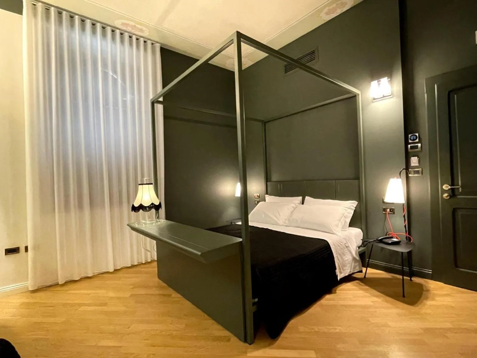 Bed in Villa Raffaello Park Hotel