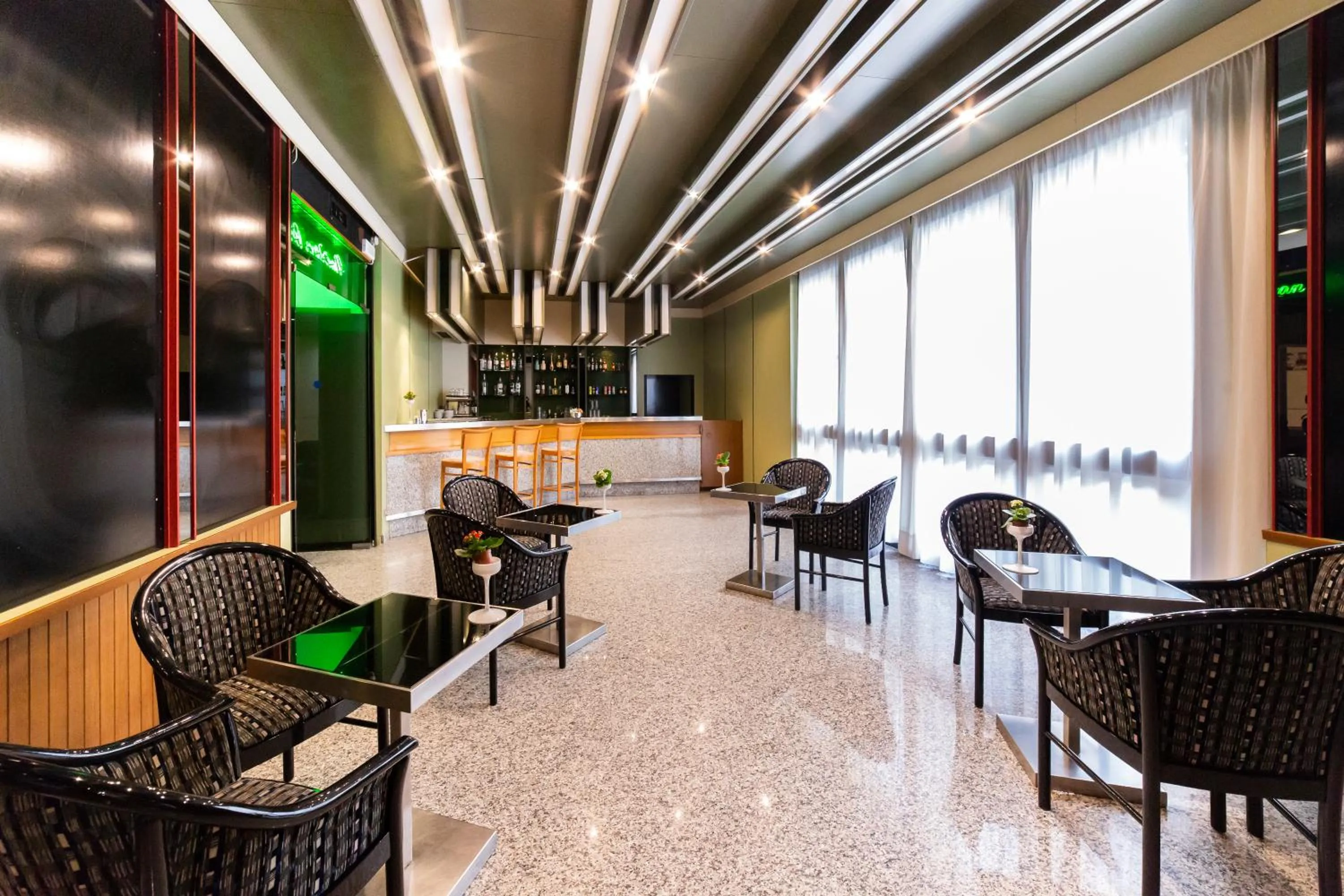 Restaurant/places to eat in Park Hotel