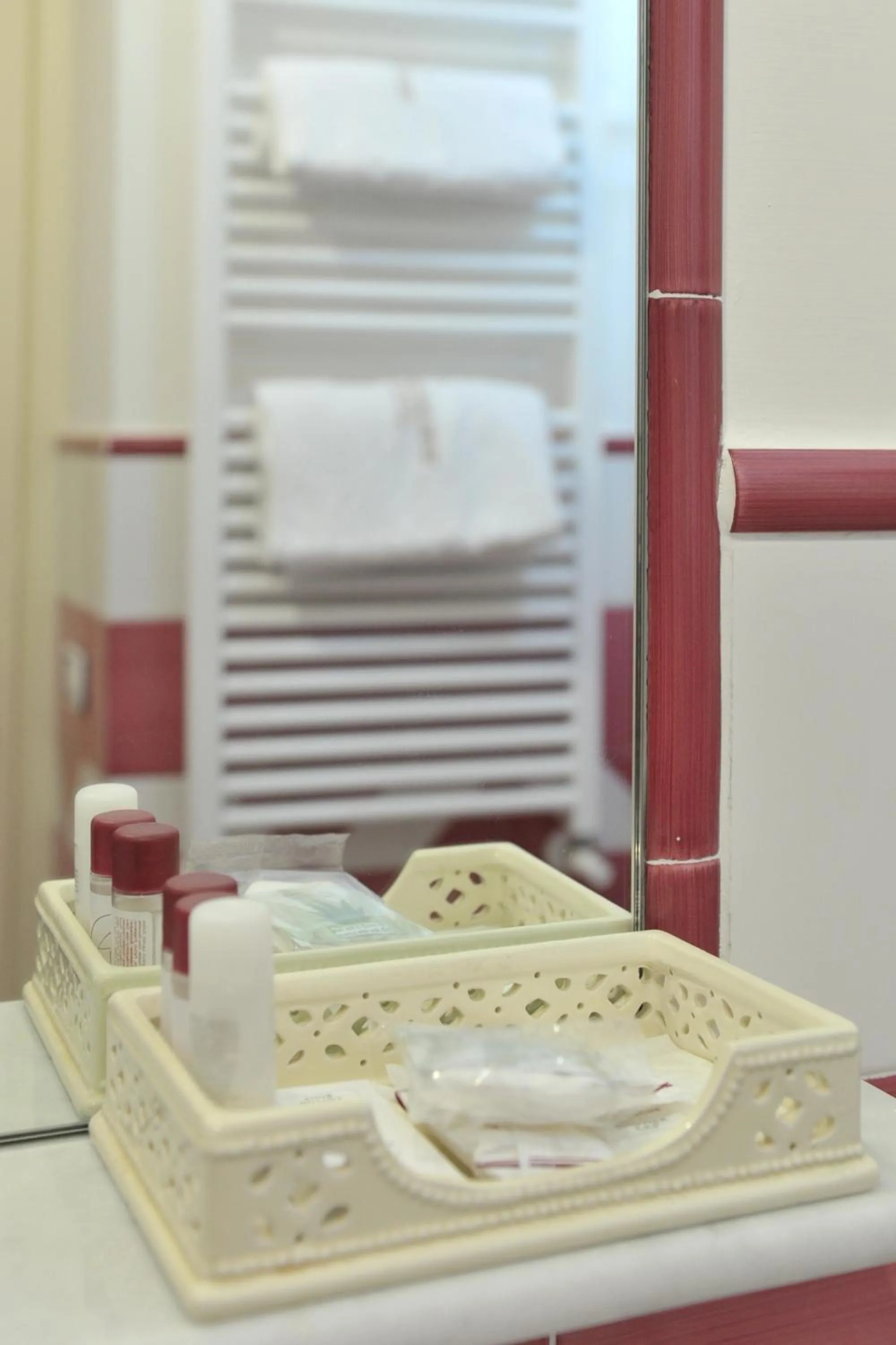 Bathroom, Bed in Hotel Santa Lucia