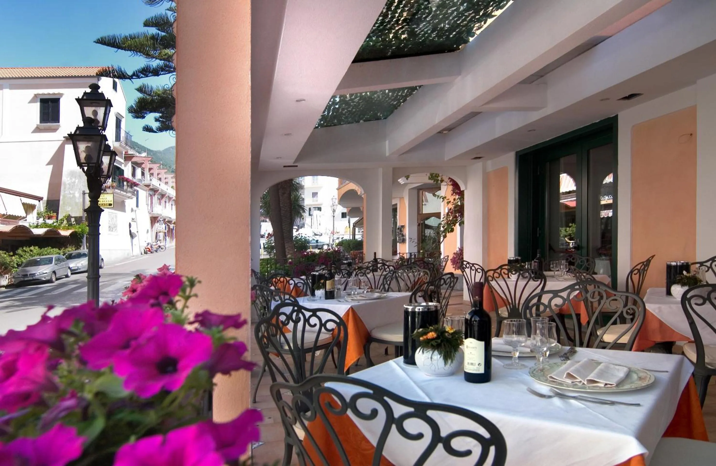 Restaurant/places to eat in Hotel Santa Lucia