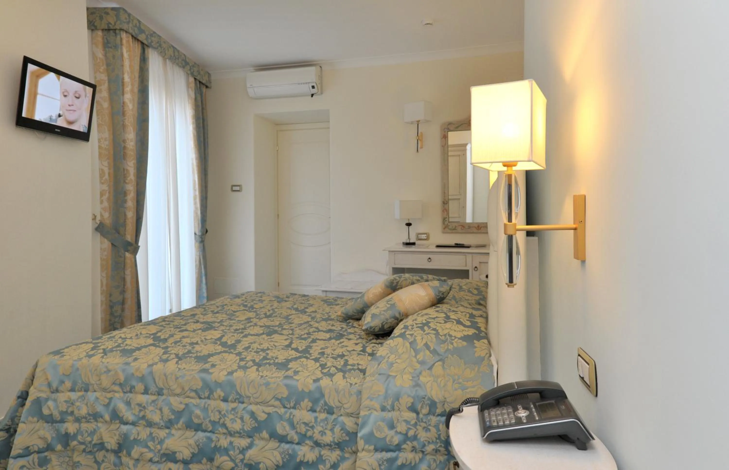 Photo of the whole room, Bed in Hotel Santa Lucia