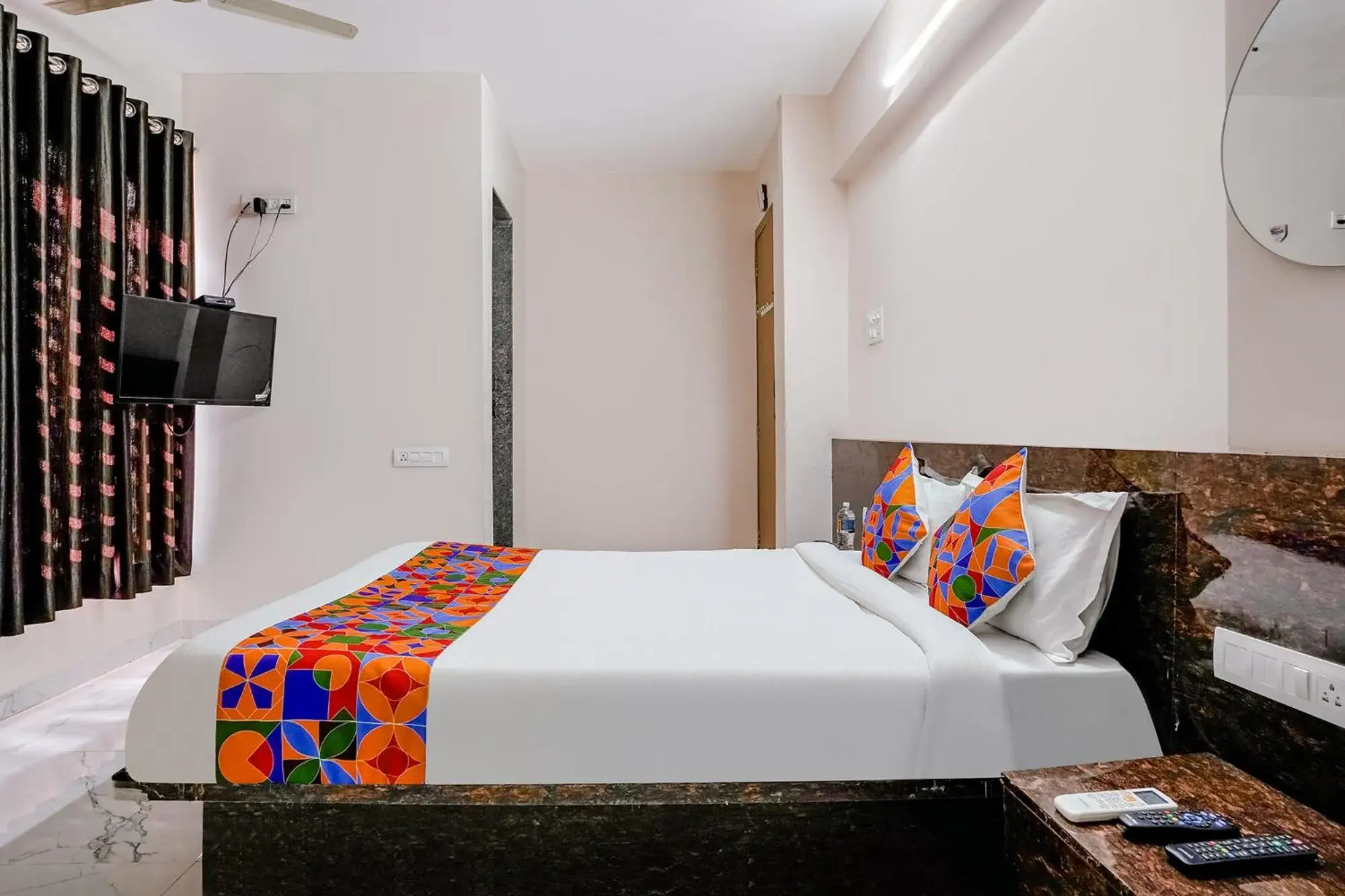Communal lounge/ TV room, Bed in FabHotel Wakad Villa - Nr Amar Business Zone Communal lounge/ TV room, Bed in FabHotel Wakad Villa - Nr Amar Business Zone