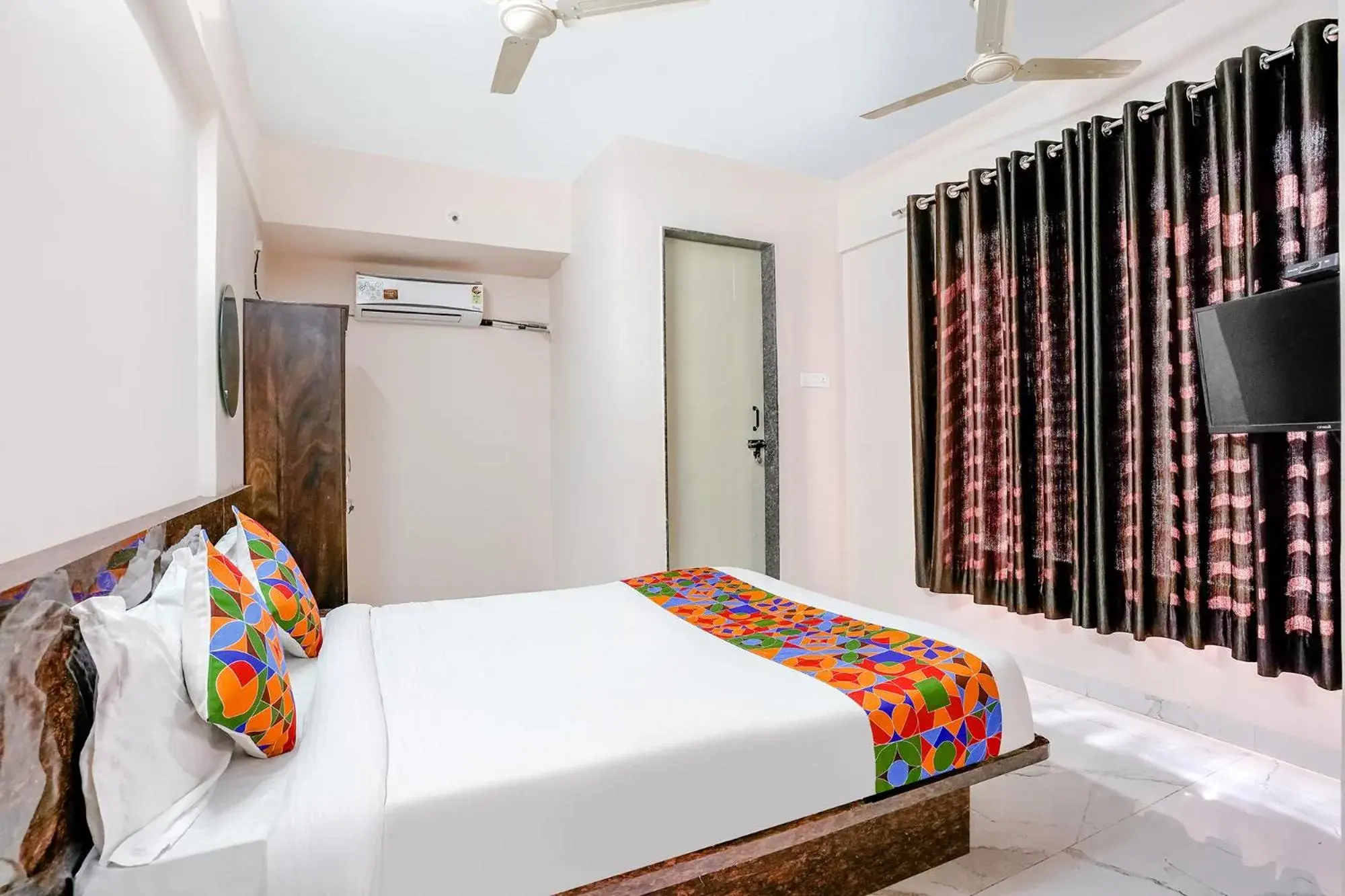 Communal lounge/ TV room, Bed in FabHotel Wakad Villa - Nr Amar Business Zone Communal lounge/ TV room, Bed in FabHotel Wakad Villa - Nr Amar Business Zone