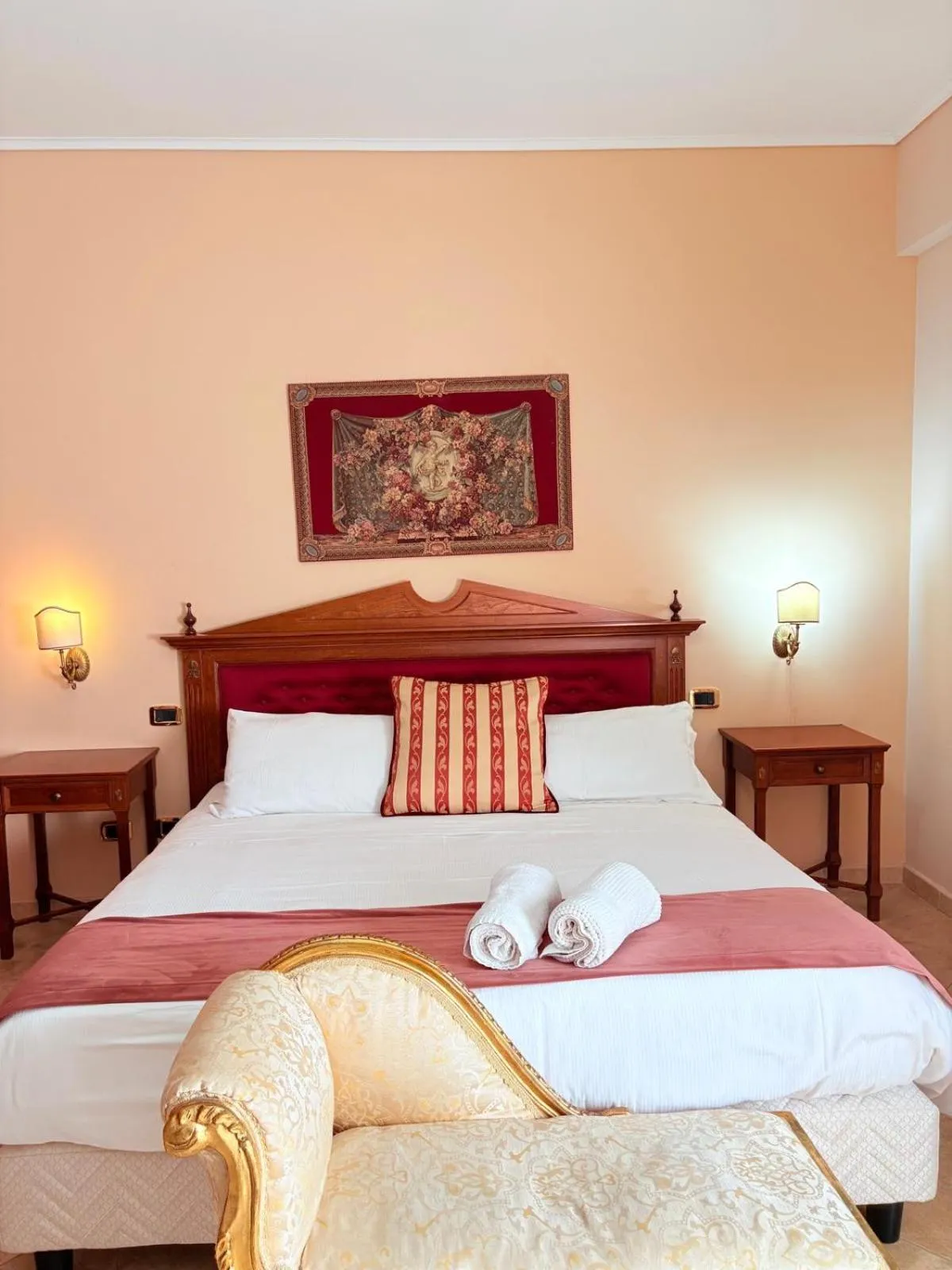 Bed in D'Angelo Palace Hotel