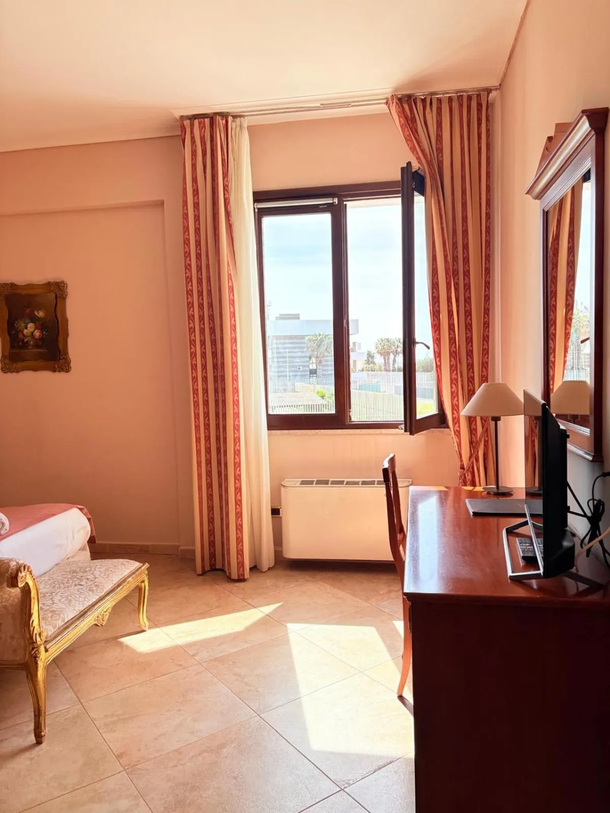 Photo of the whole room, Bed in D'Angelo Palace Hotel