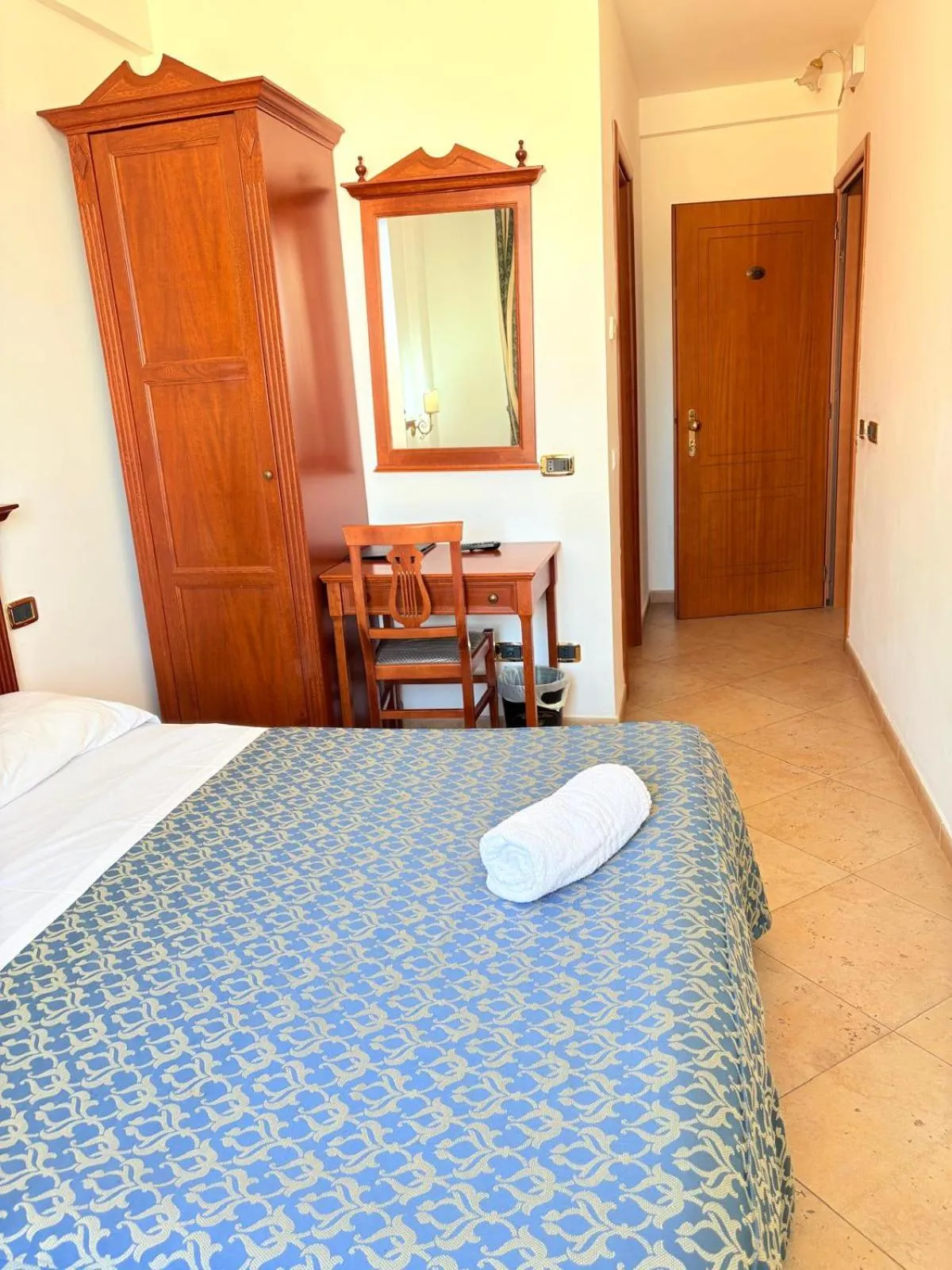 Photo of the whole room, Bed in D'Angelo Palace Hotel