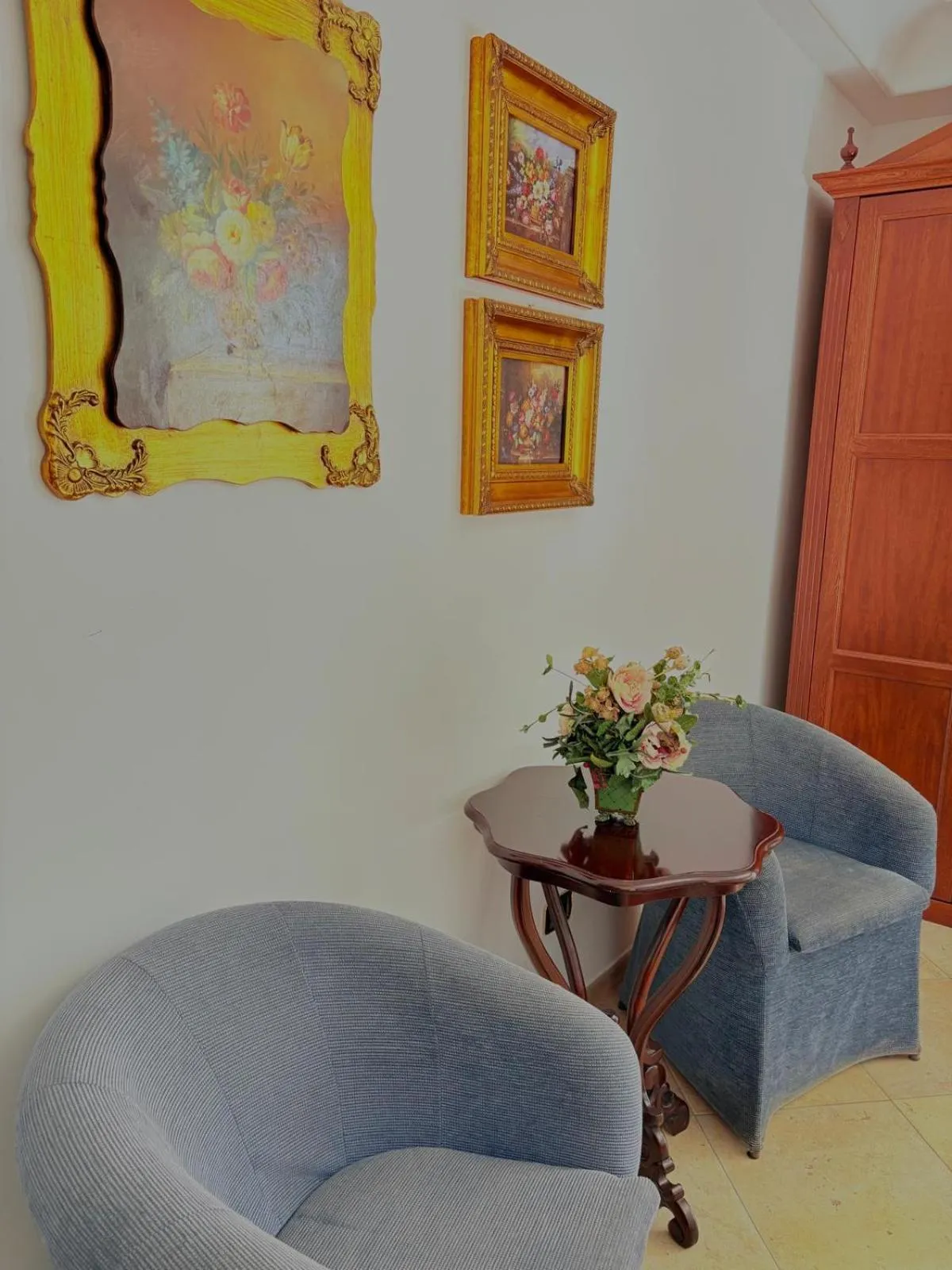 Decorative detail in D'Angelo Palace Hotel