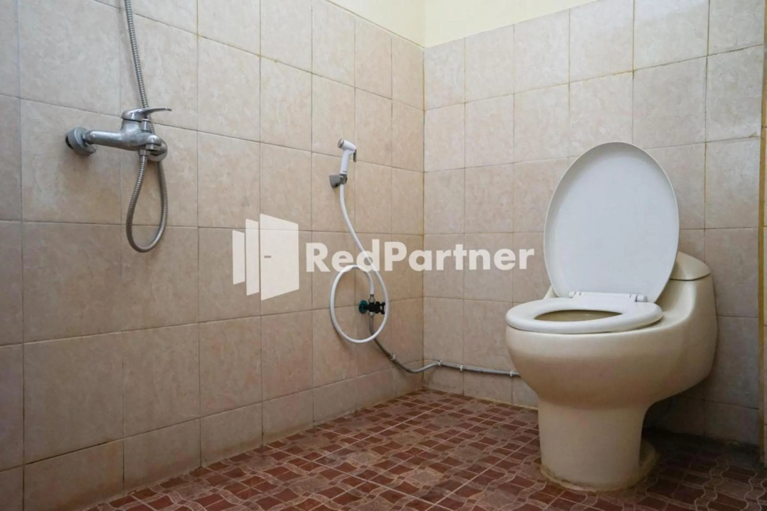 Bathroom in Villa Handayani Songgoriti RedPartner