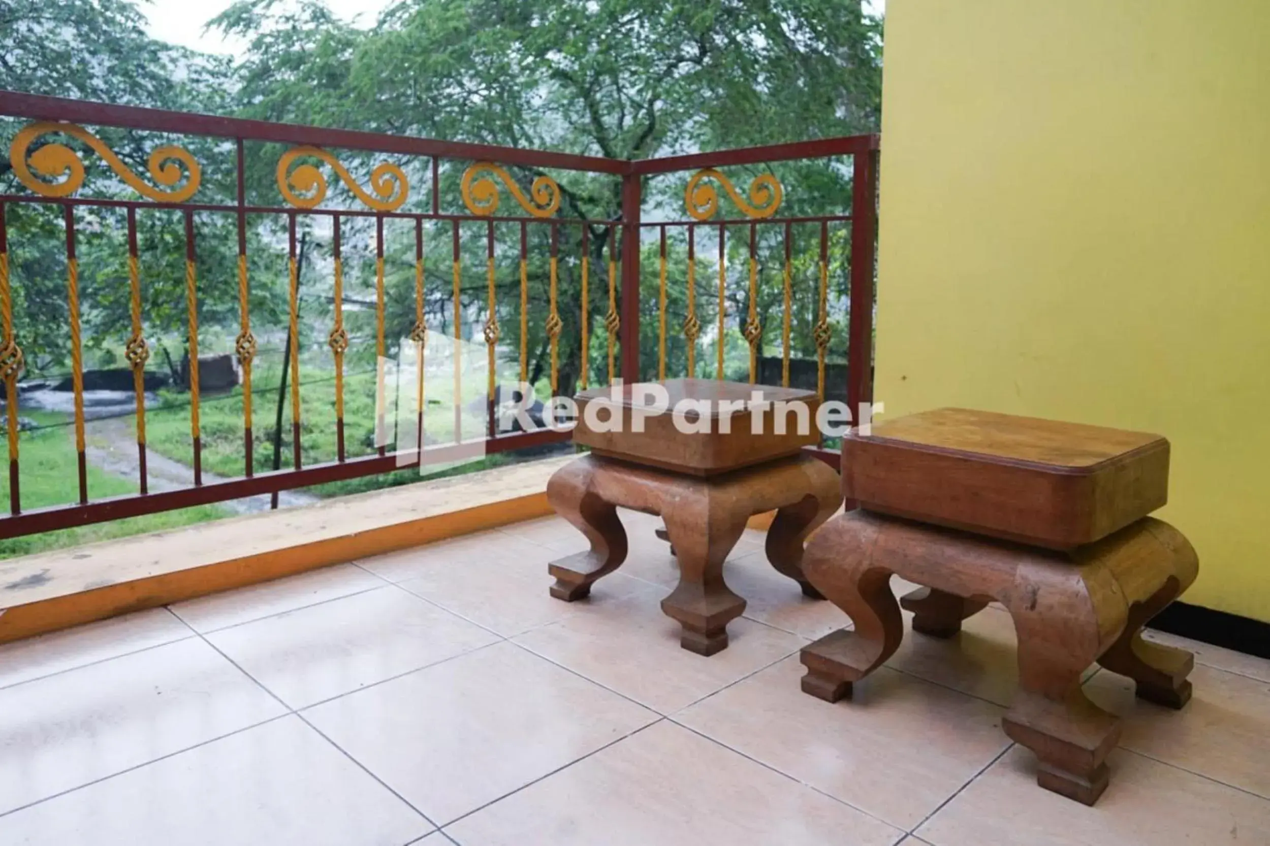 Patio in Villa Handayani Songgoriti RedPartner Patio in Villa Handayani Songgoriti RedPartner