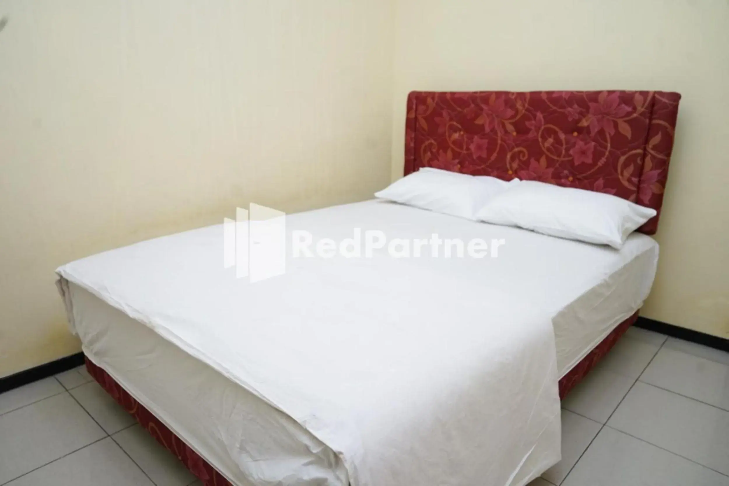 Photo of the whole room, Bed in Villa Handayani Songgoriti RedPartner Photo of the whole room, Bed in Villa Handayani Songgoriti RedPartner