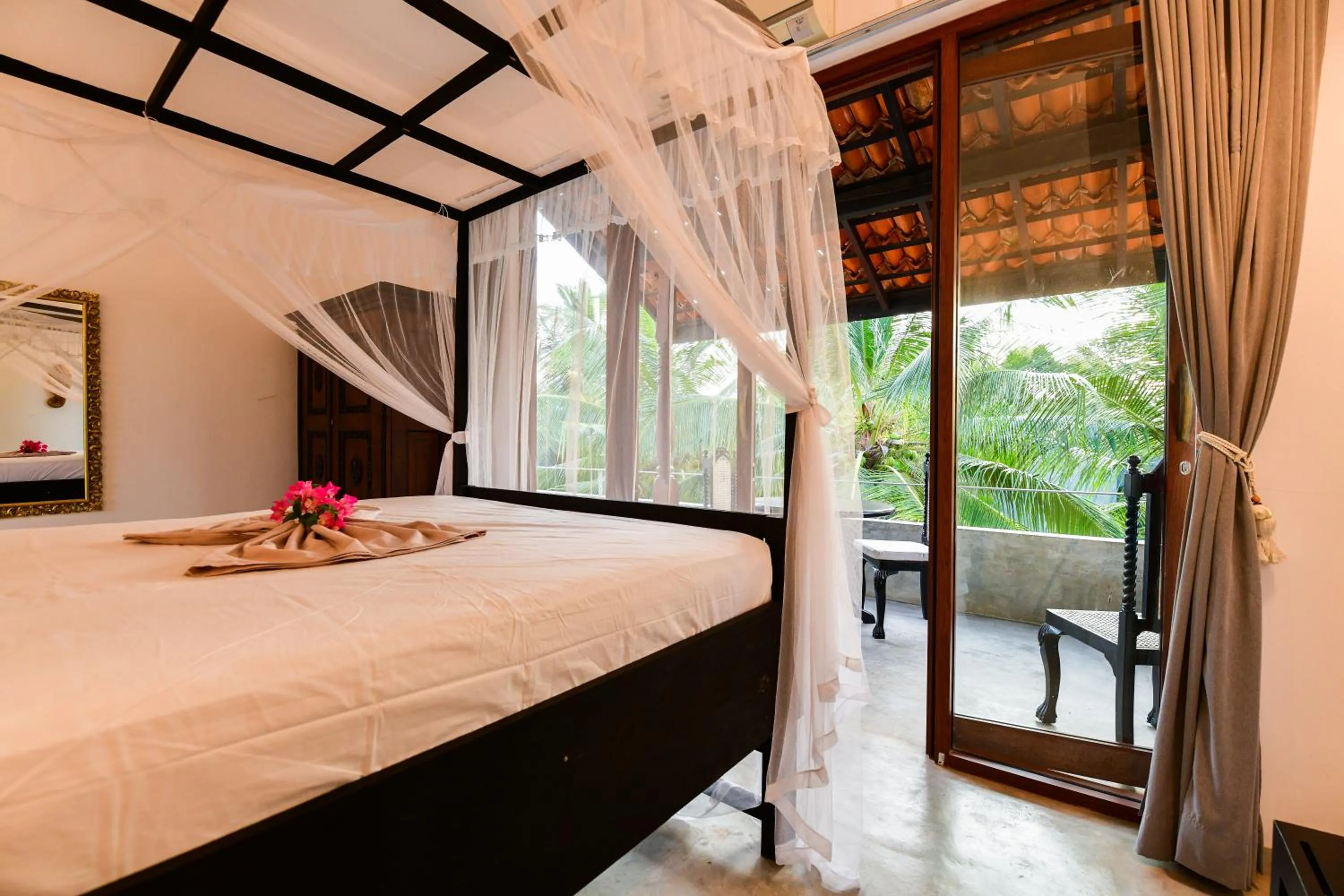 Bed in TROPICAL HOUSE - Jungleside Villa