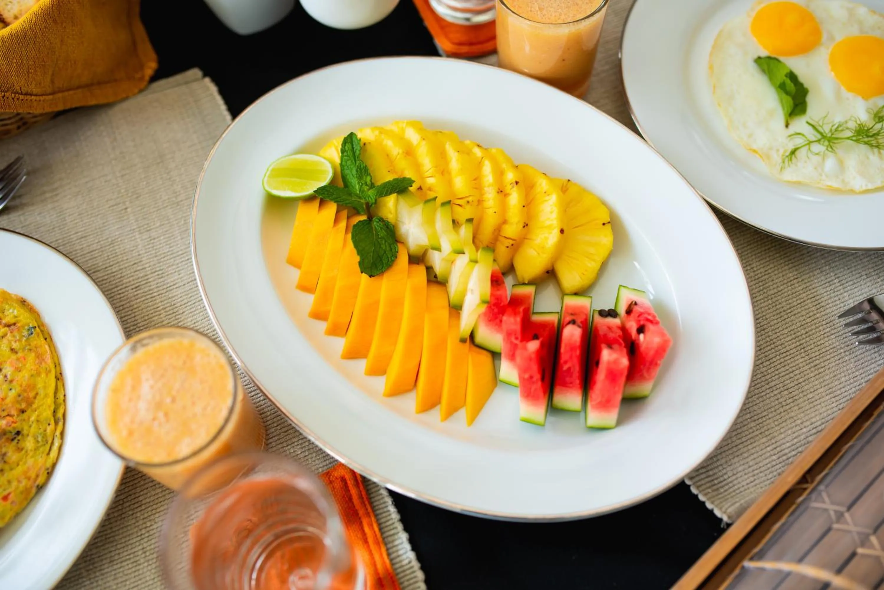 Food and drinks in TROPICAL HOUSE - Jungleside Villa