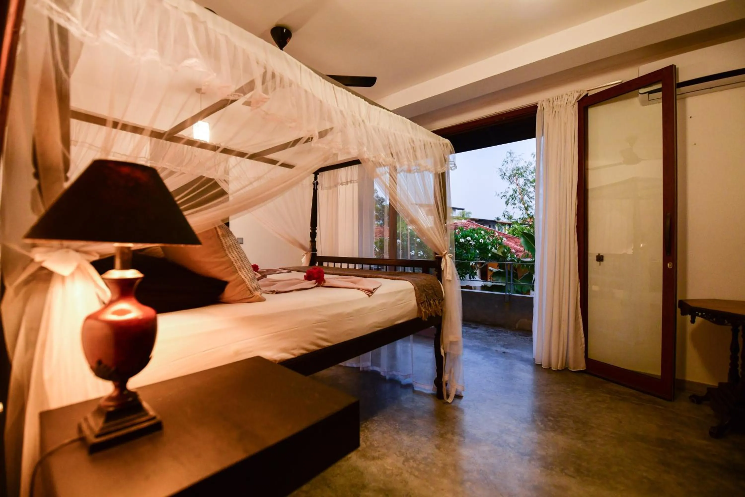 Bed in TROPICAL HOUSE - Jungleside Villa