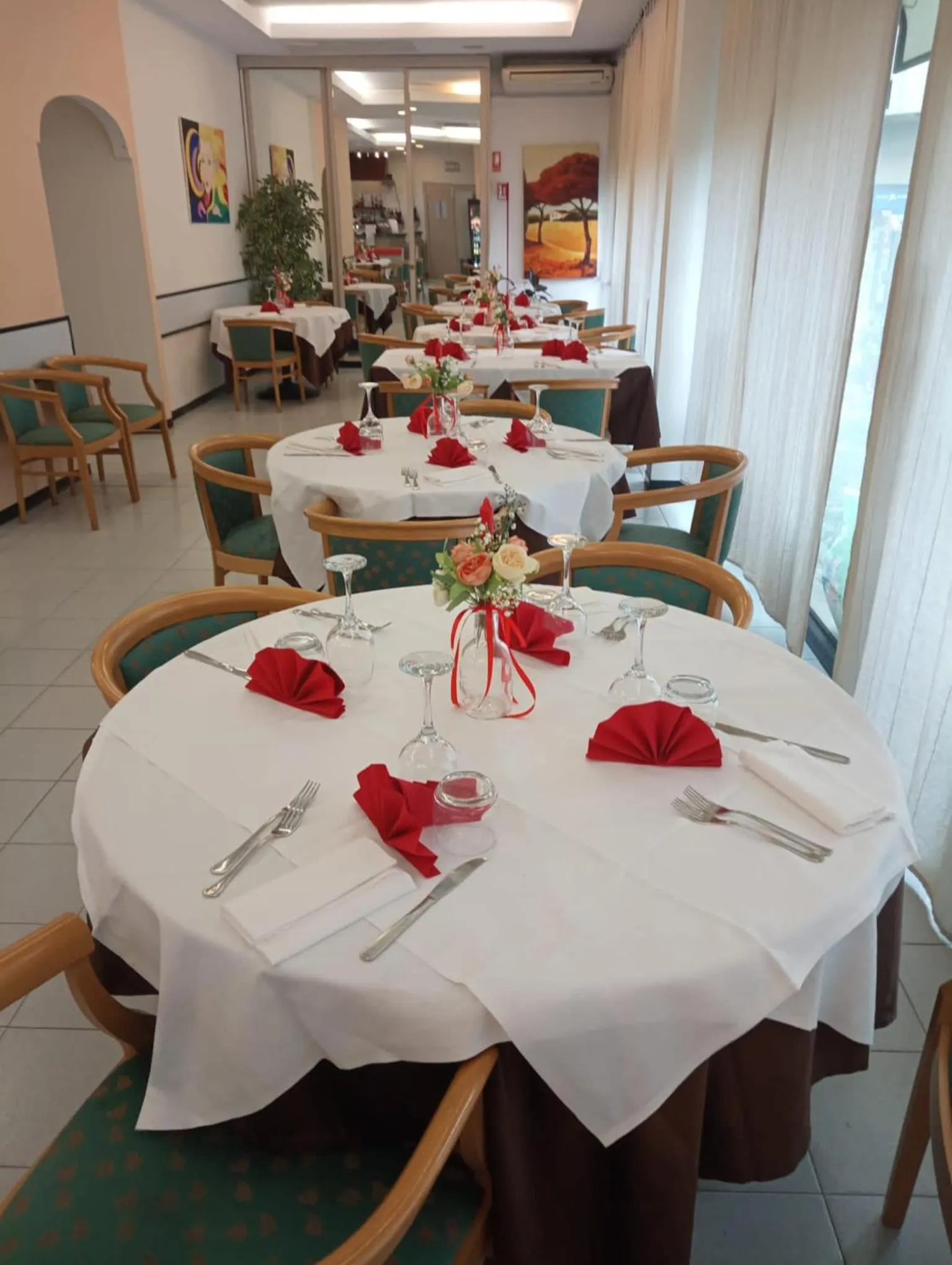 Restaurant/places to eat in Hotel Forum