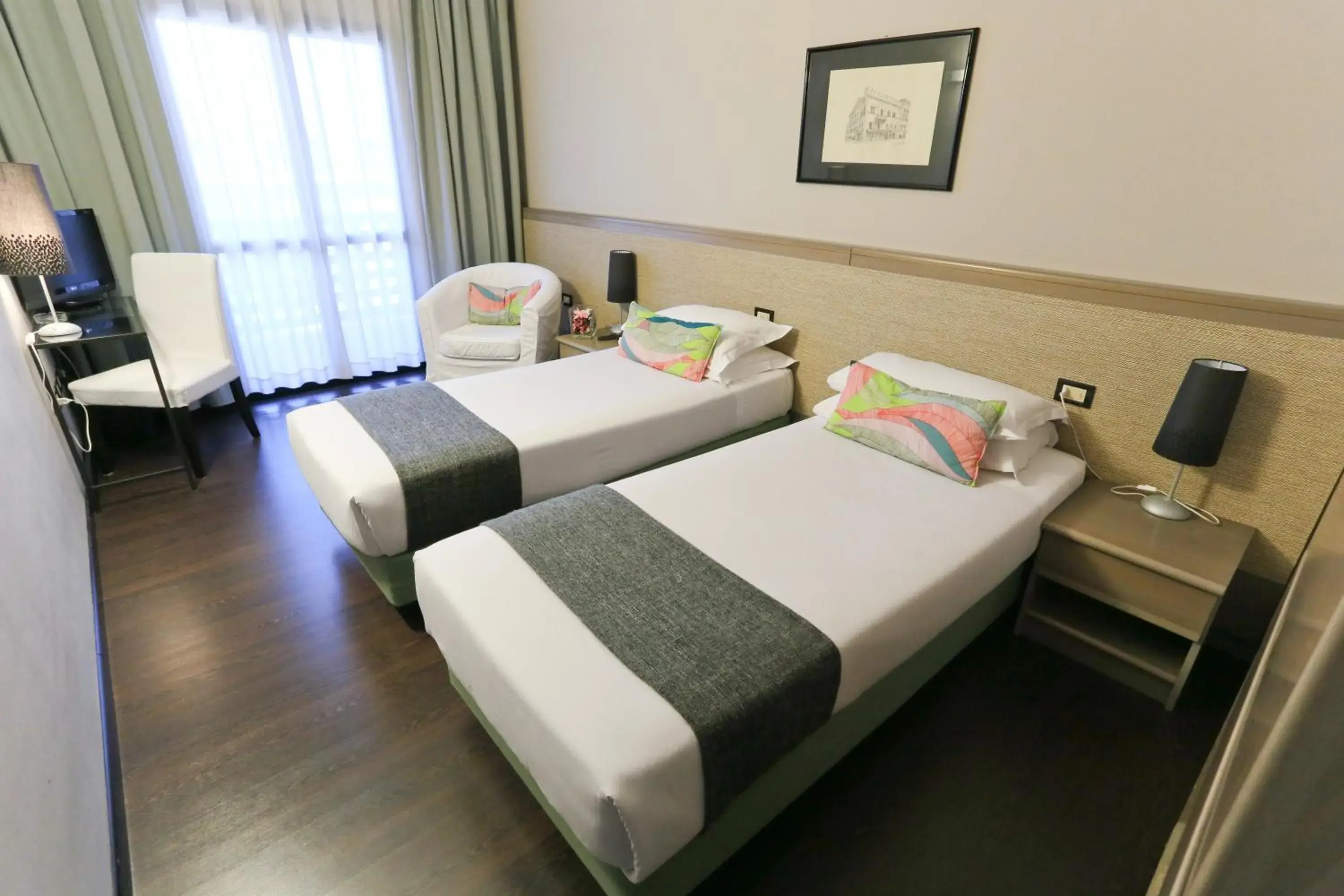 Photo of the whole room, Bed in Hotel Forum Photo of the whole room, Bed in Hotel Forum