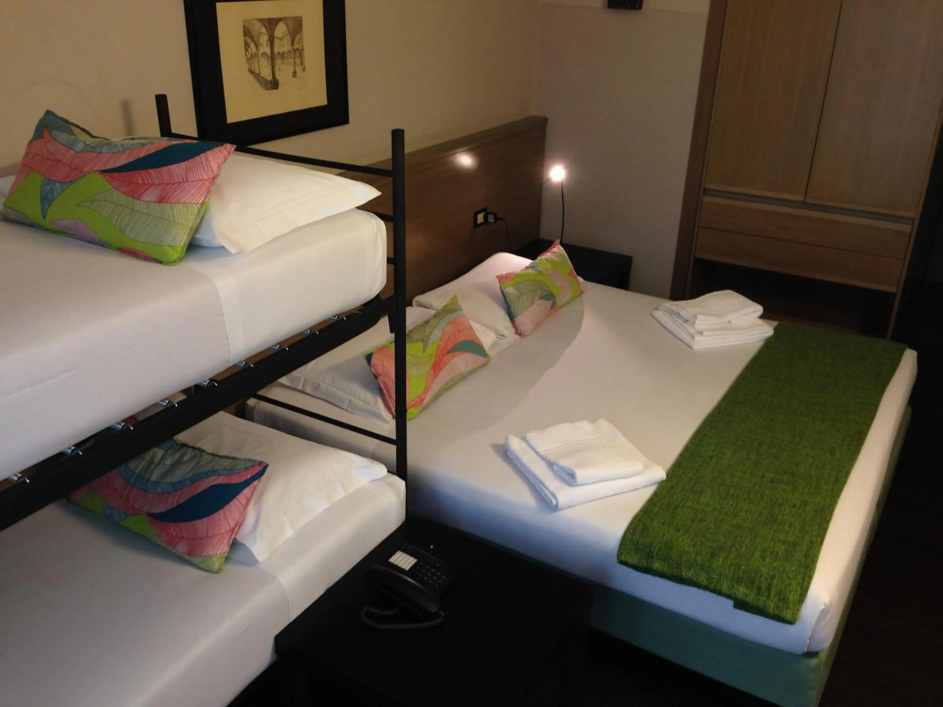 bunk bed, Bed in Hotel Forum