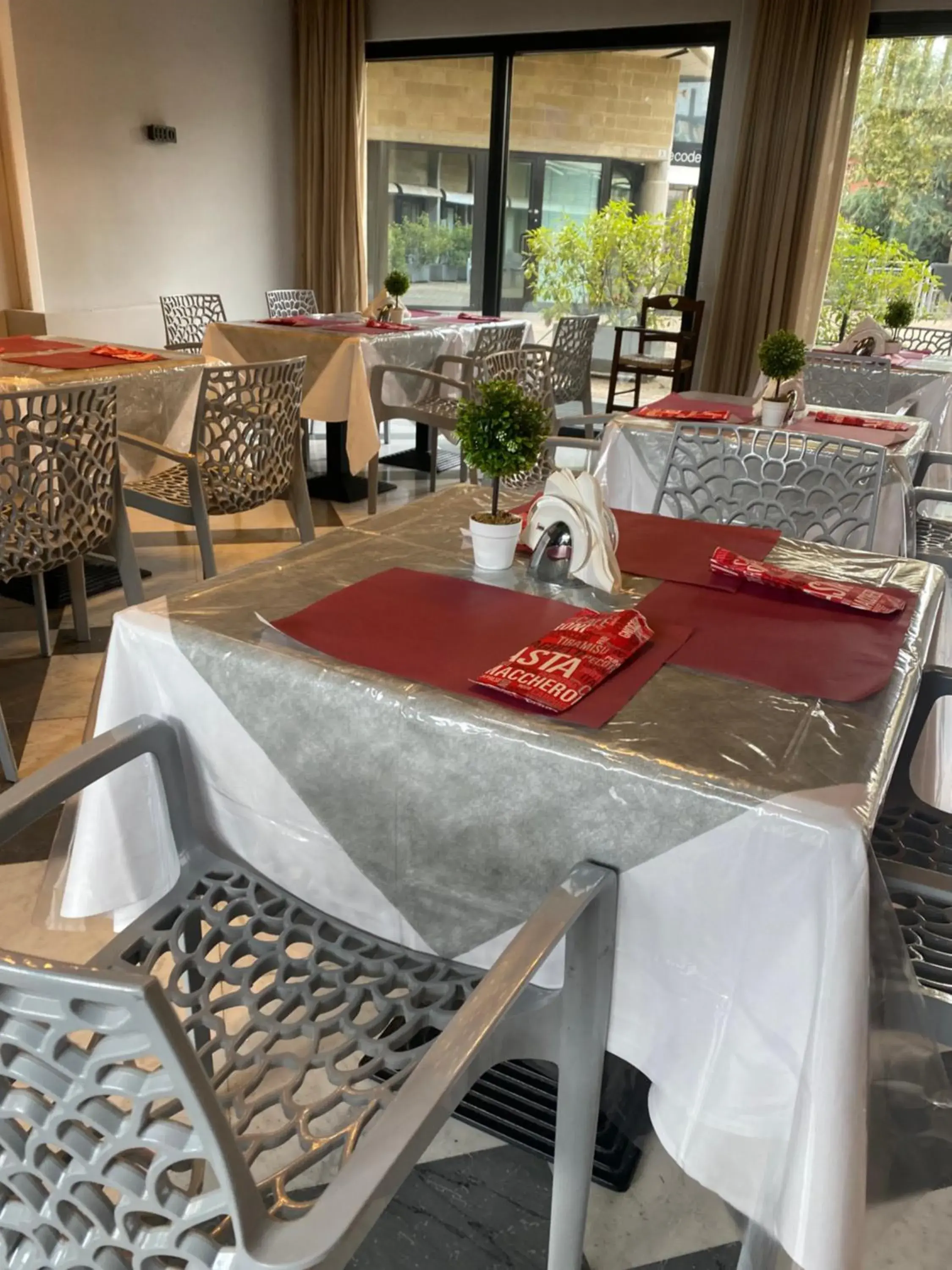 Restaurant/places to eat in Hotel Forum Restaurant/places to eat in Hotel Forum