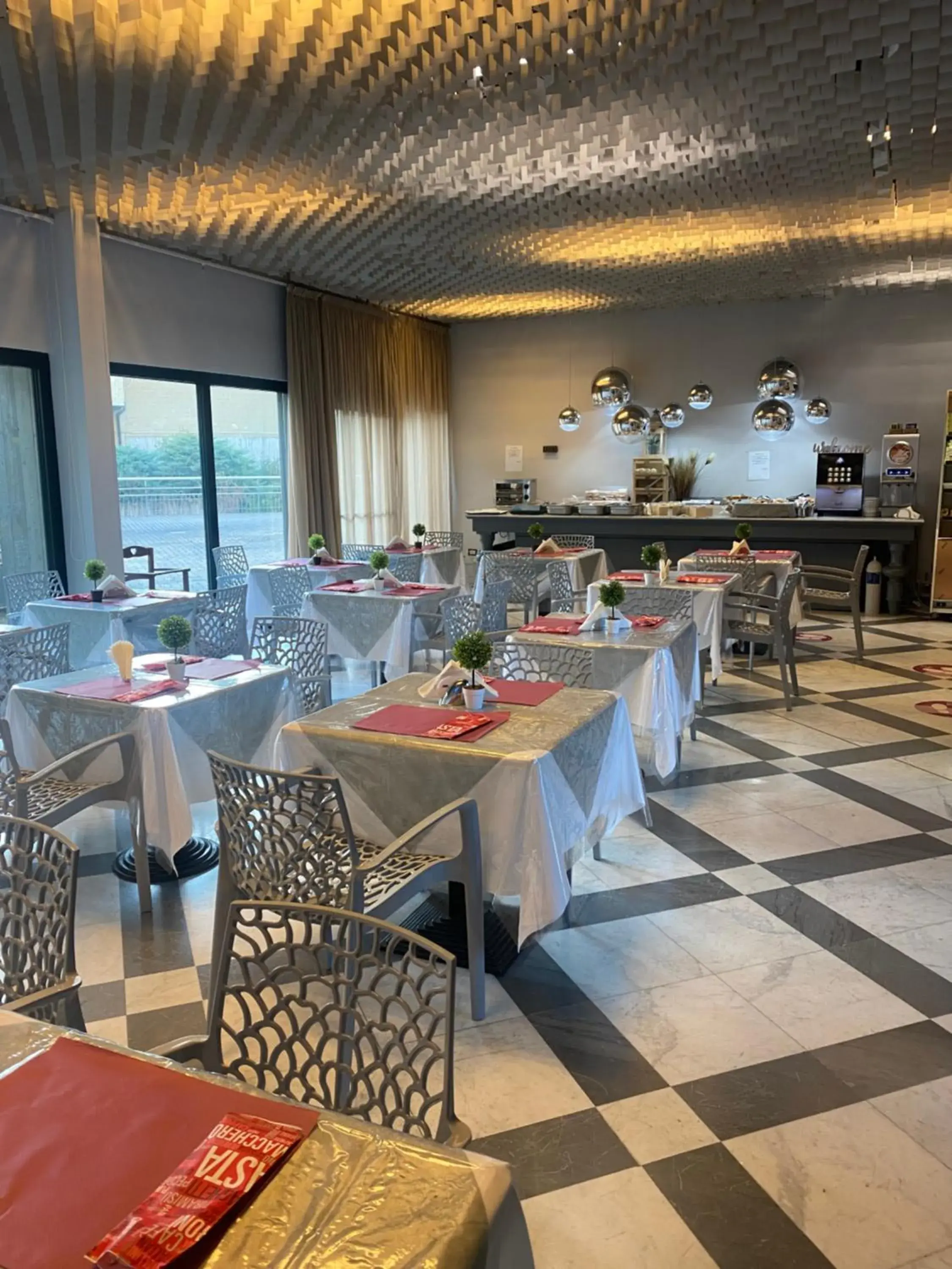 Restaurant/places to eat in Hotel Forum Restaurant/places to eat in Hotel Forum