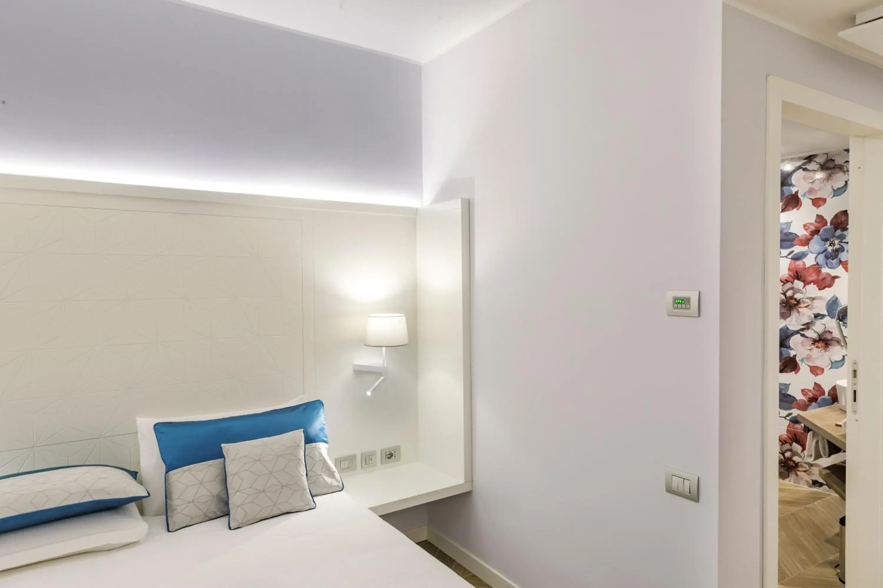Double Room with Balcony - single occupancy in Hotel Baylle Double Room with Balcony - single occupancy in Hotel Baylle