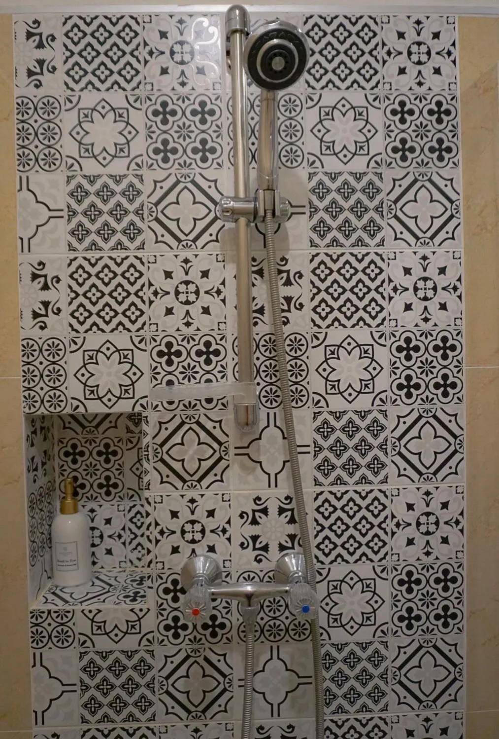 Shower in Ago Hotel Chinatown