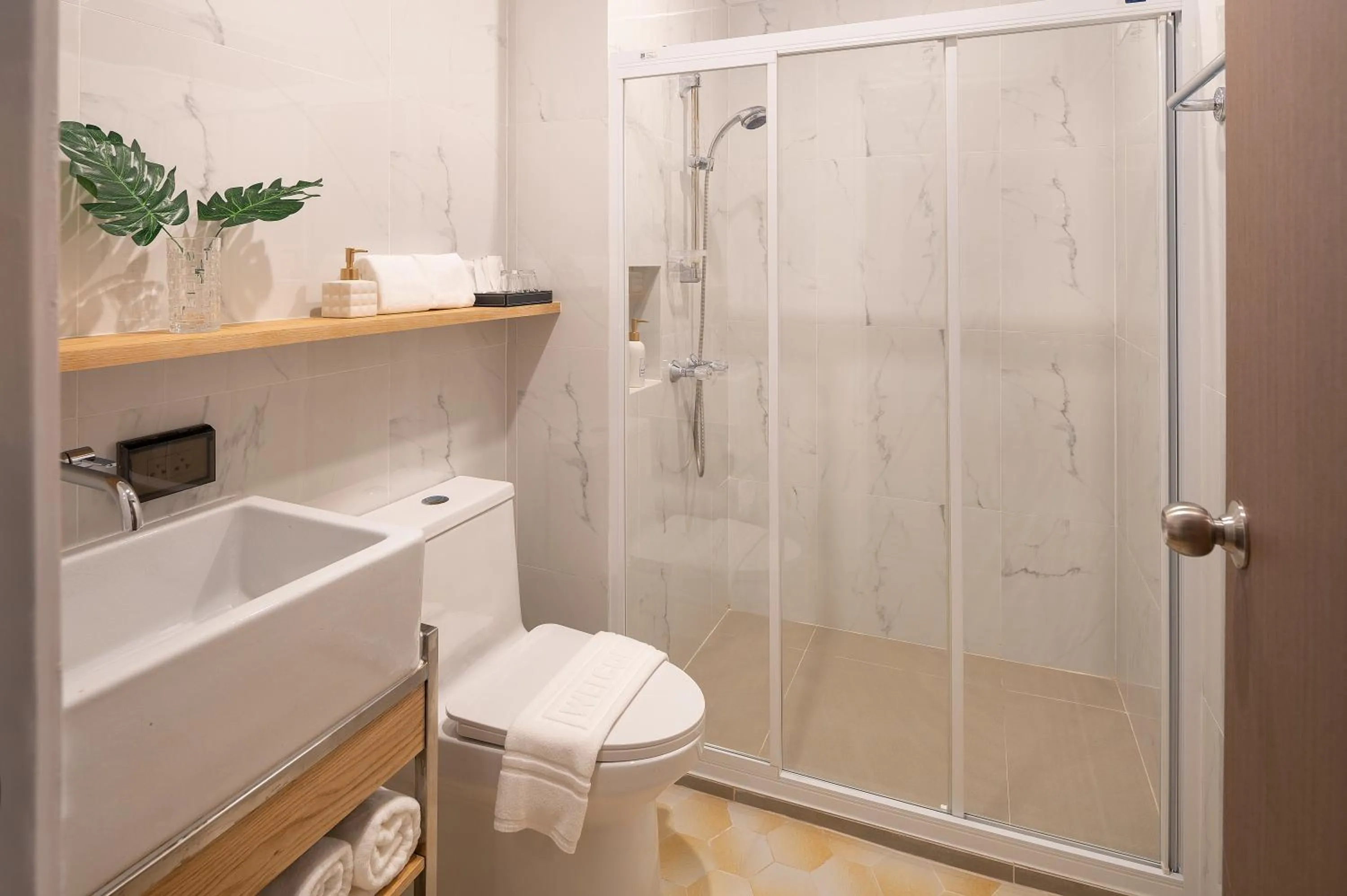 Shower in Ago Hotel Chinatown