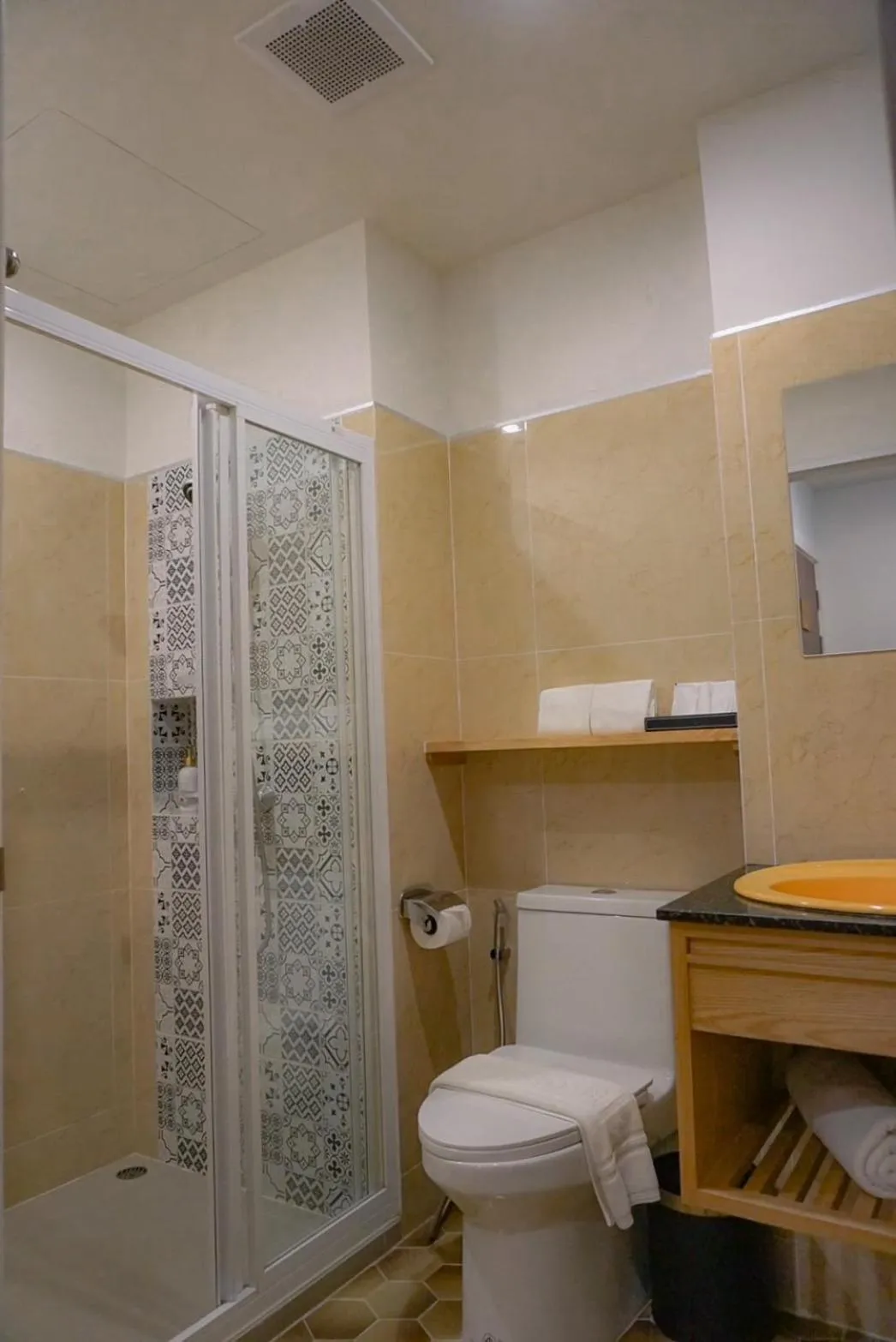 Shower in Ago Hotel Chinatown