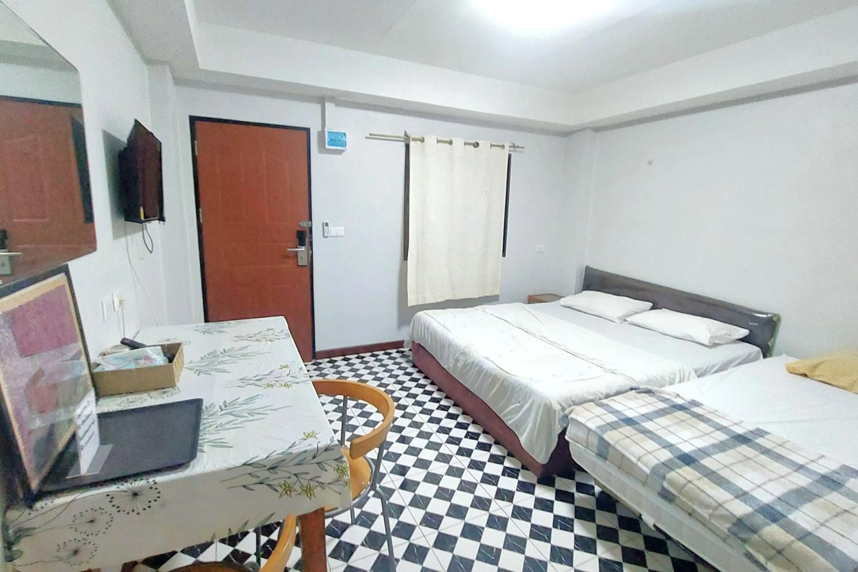 Bed in OYO 75396 Look Shine Apartment