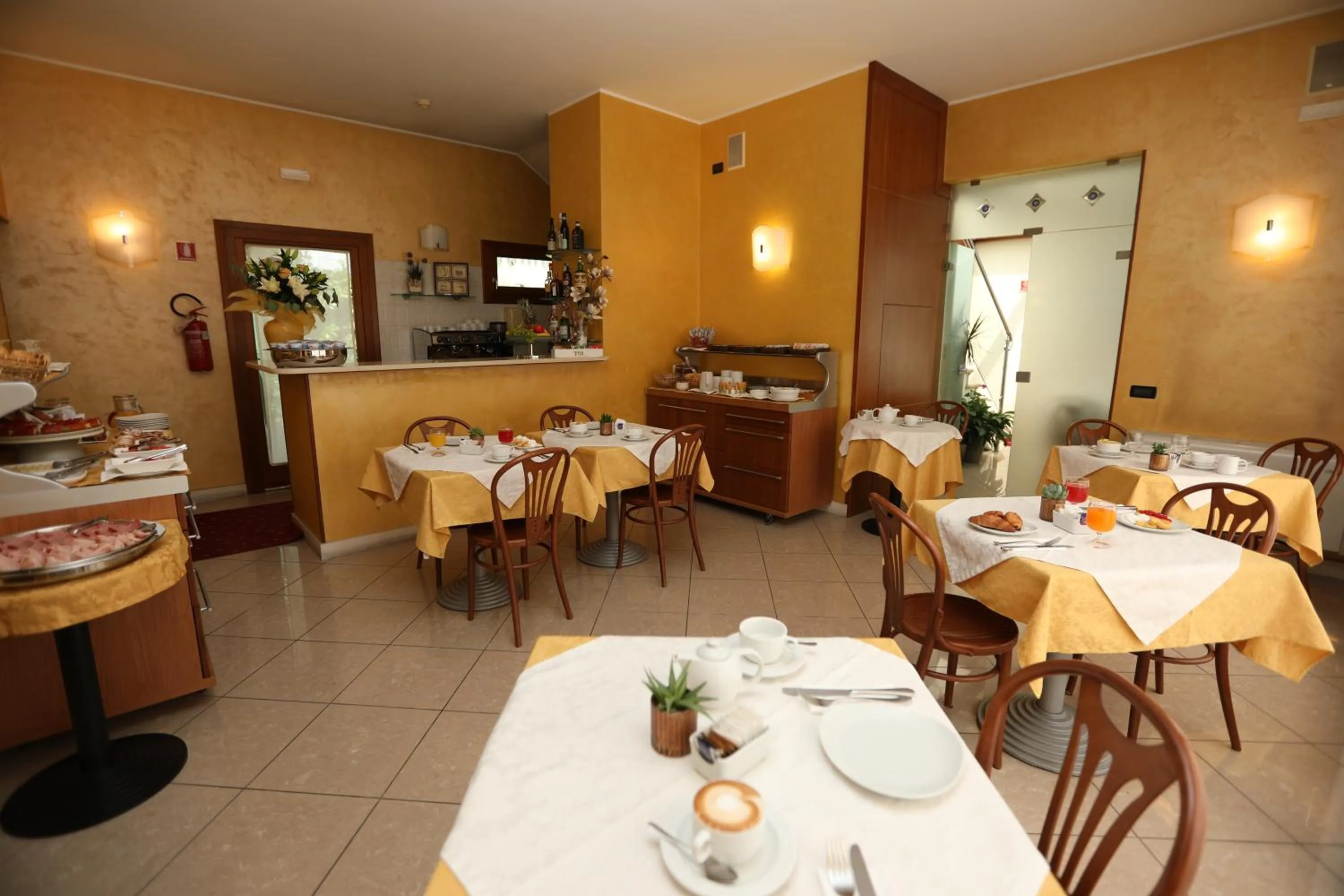 Breakfast in Hotel Cris