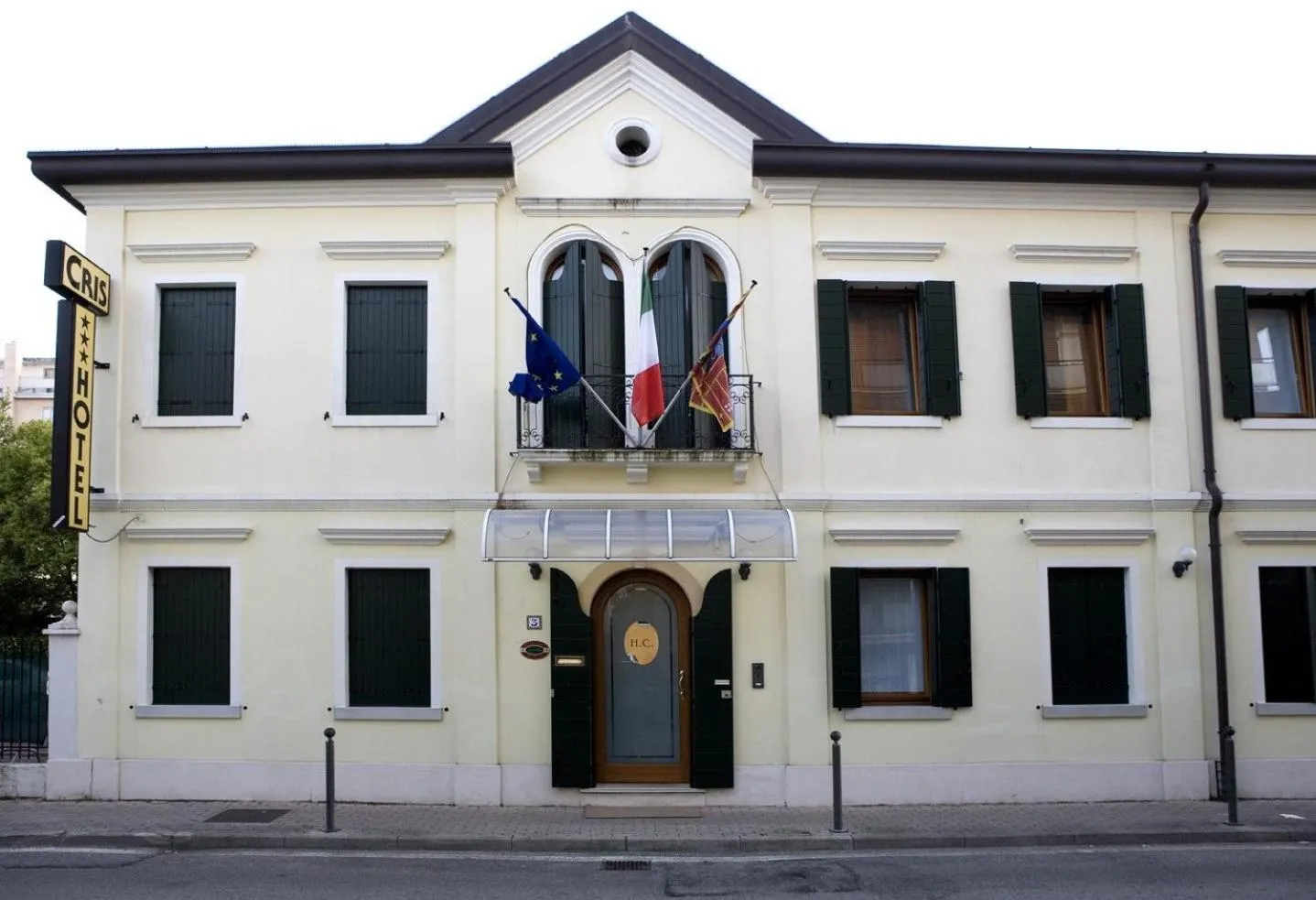 Facade/entrance in Hotel Cris