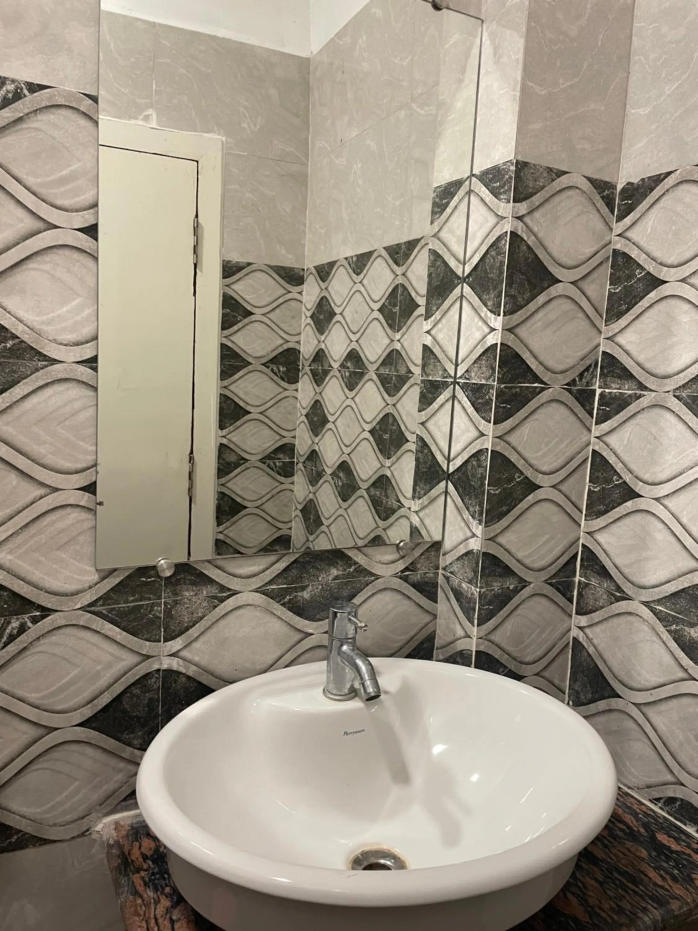 Bathroom in Hotel Royal Embassy